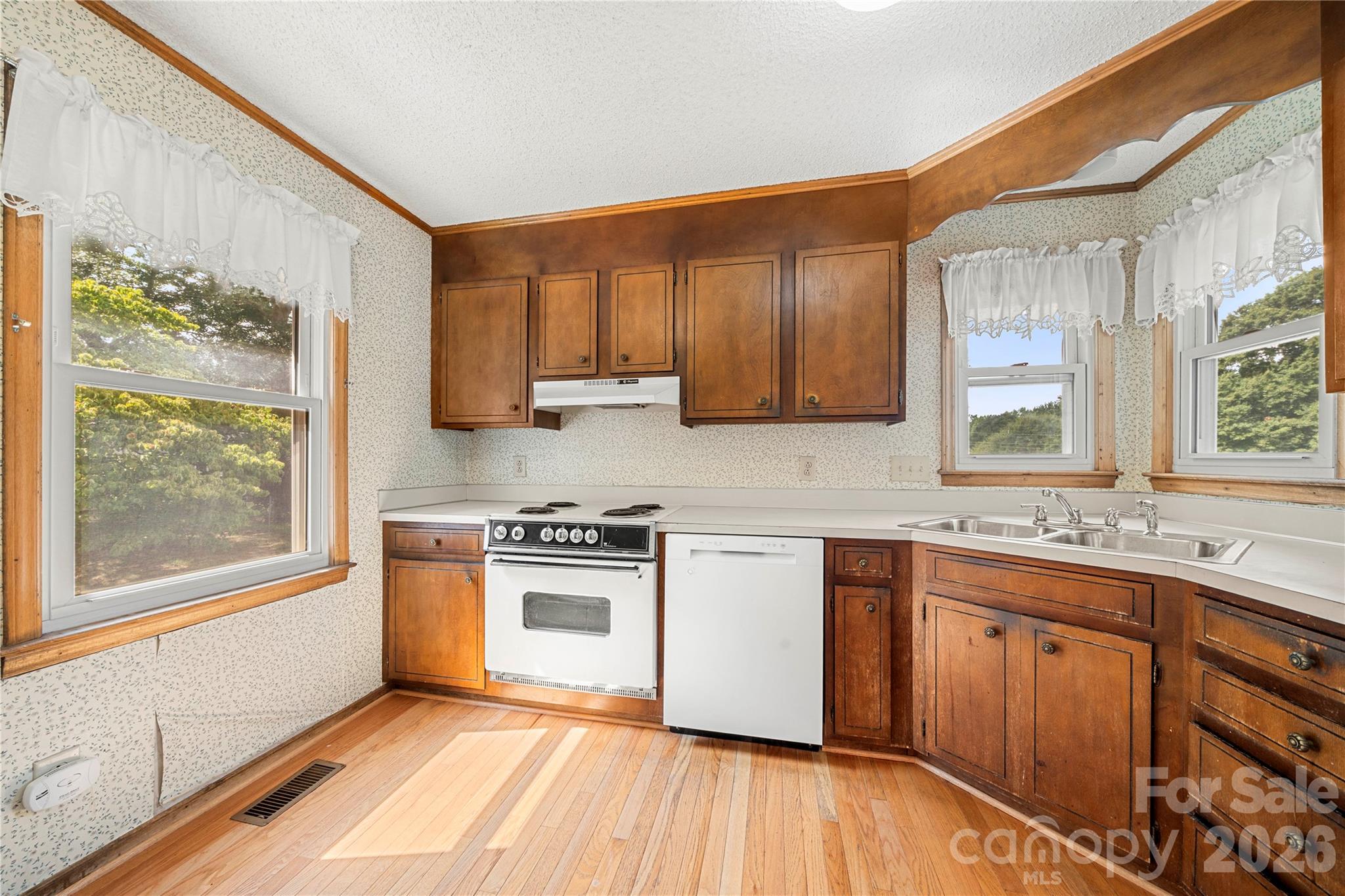 1810 Oak Hollow Road Property Photo 9