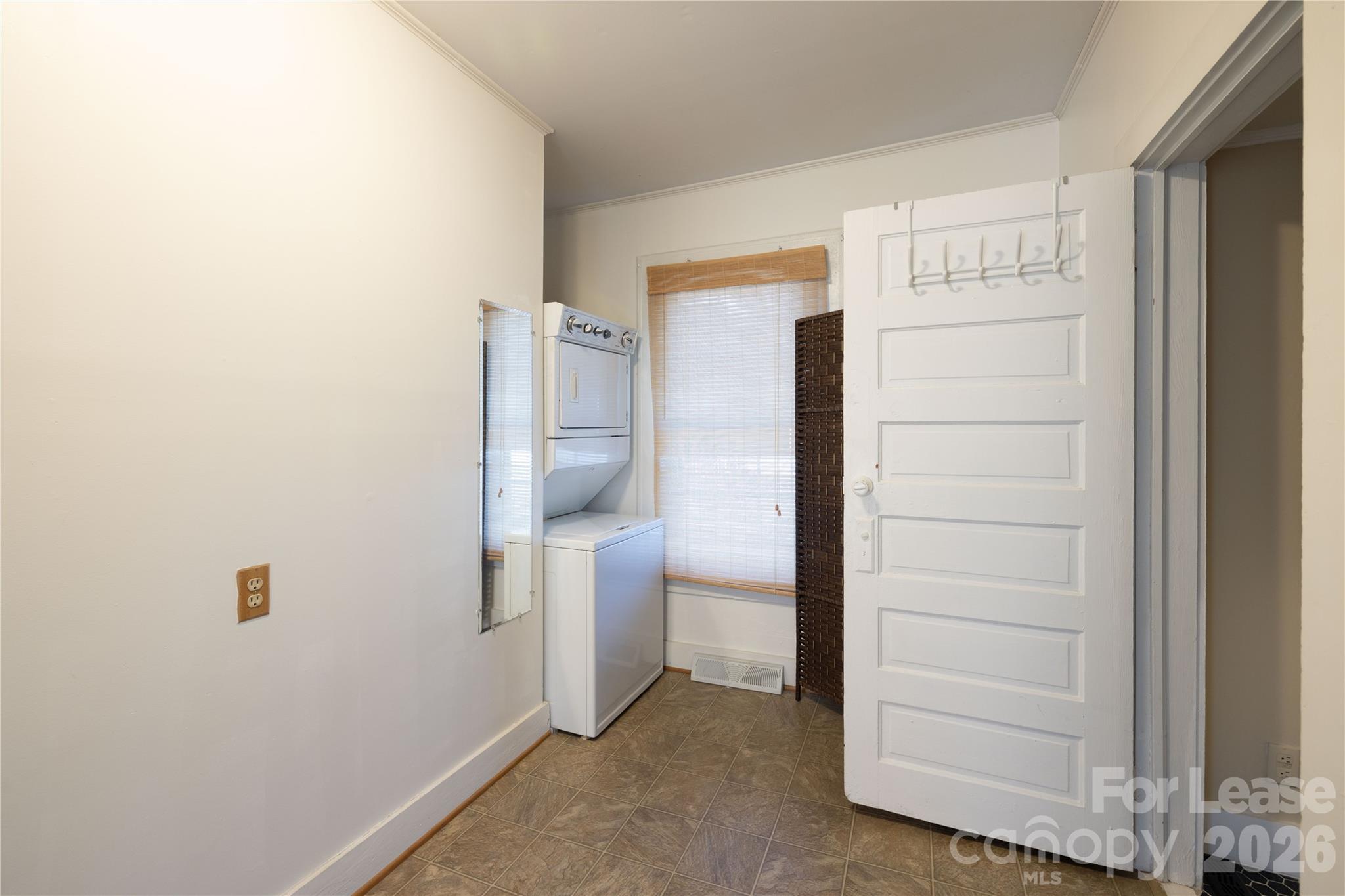 212 E 1st Street Property Photo 10