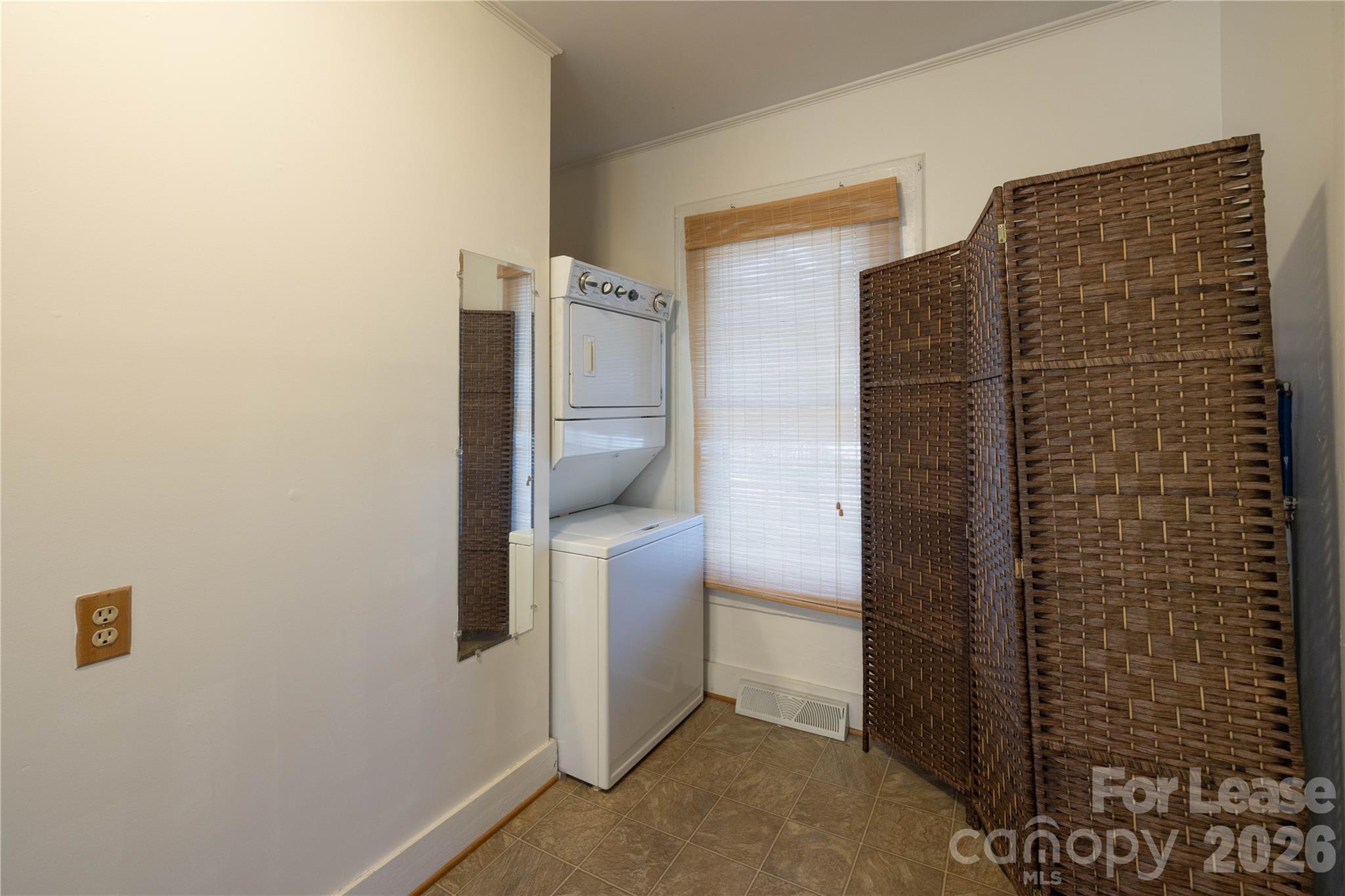 212 E 1st Street Property Photo 12