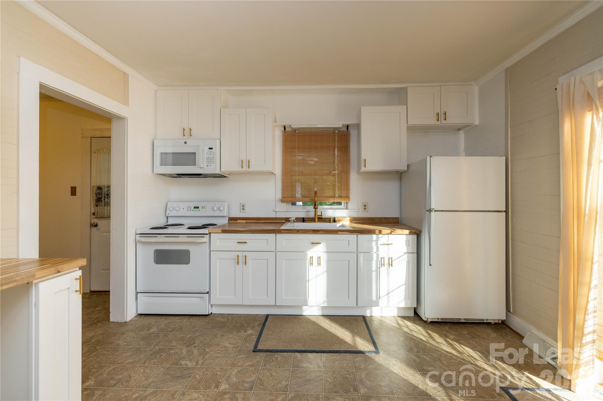 212 E 1st Street Property Photo 16