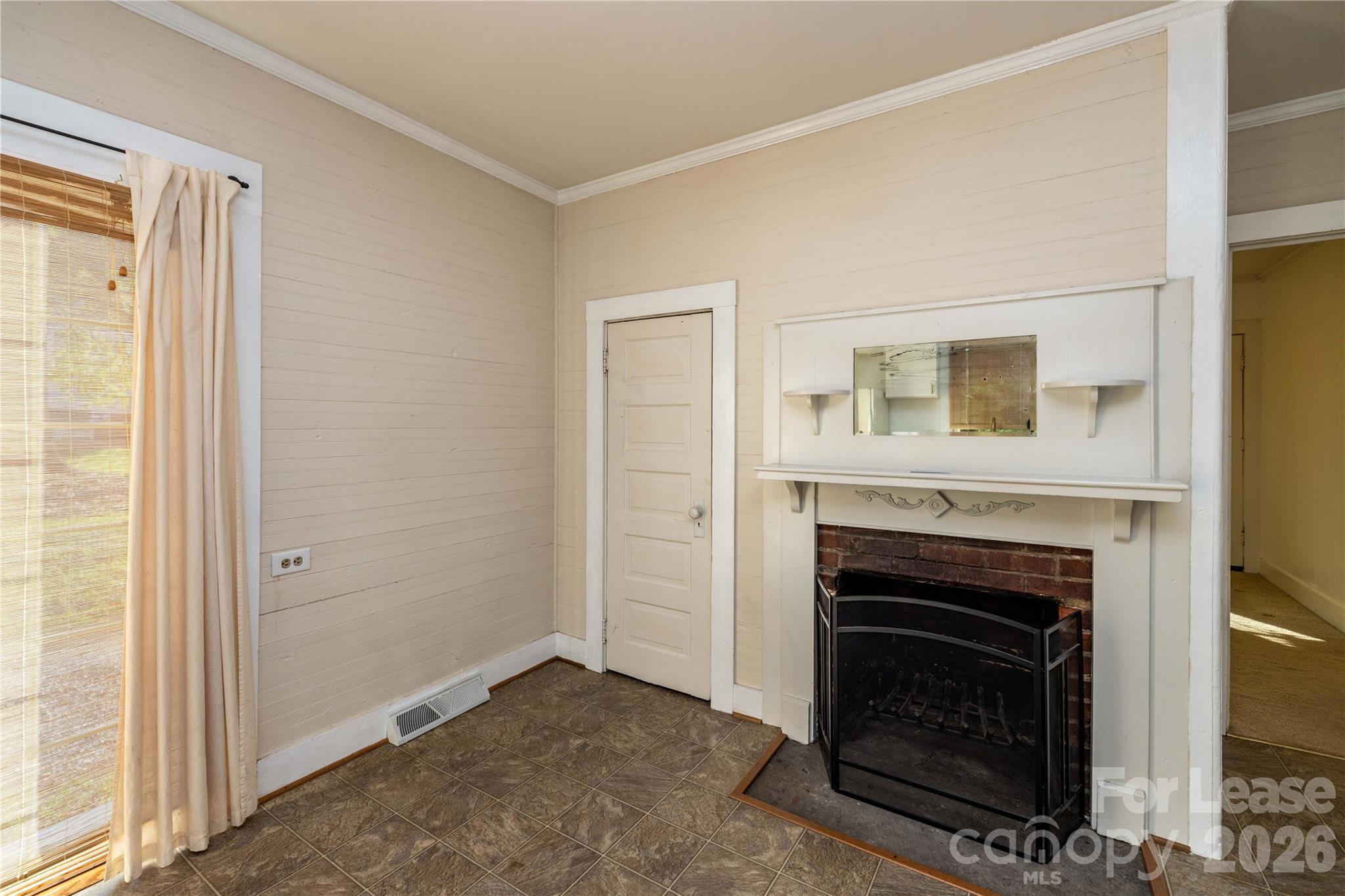 212 E 1st Street Property Photo 21