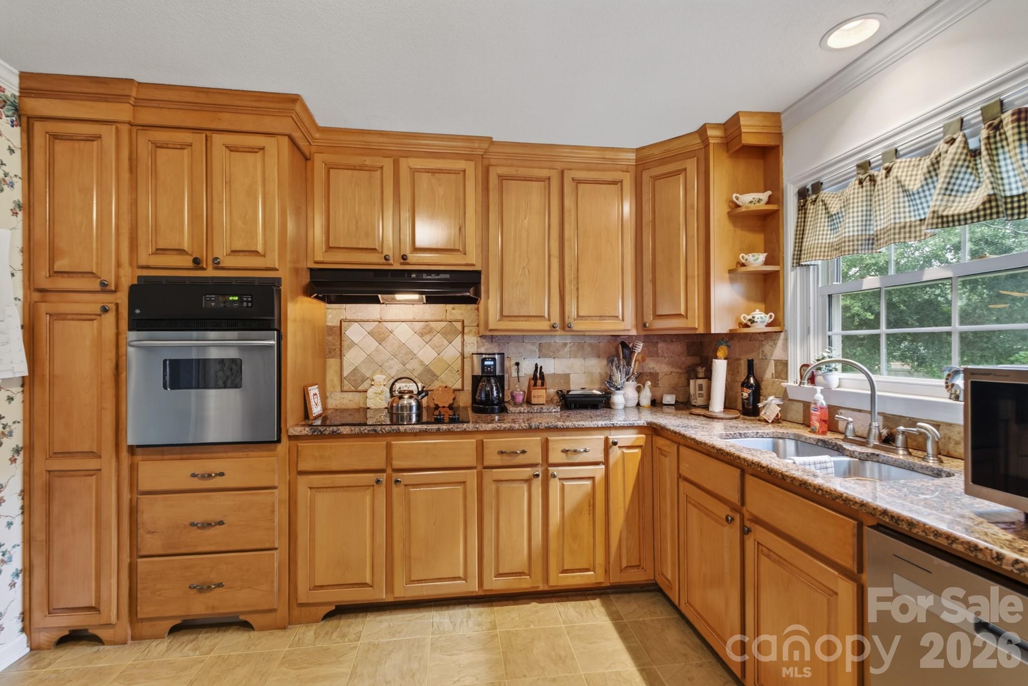 2124 Poinsett Drive Property Photo 13