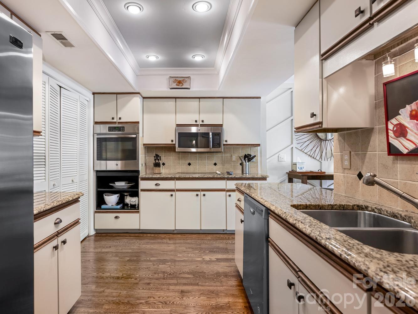 6504 Racquet Wood Court Property Photo 15
