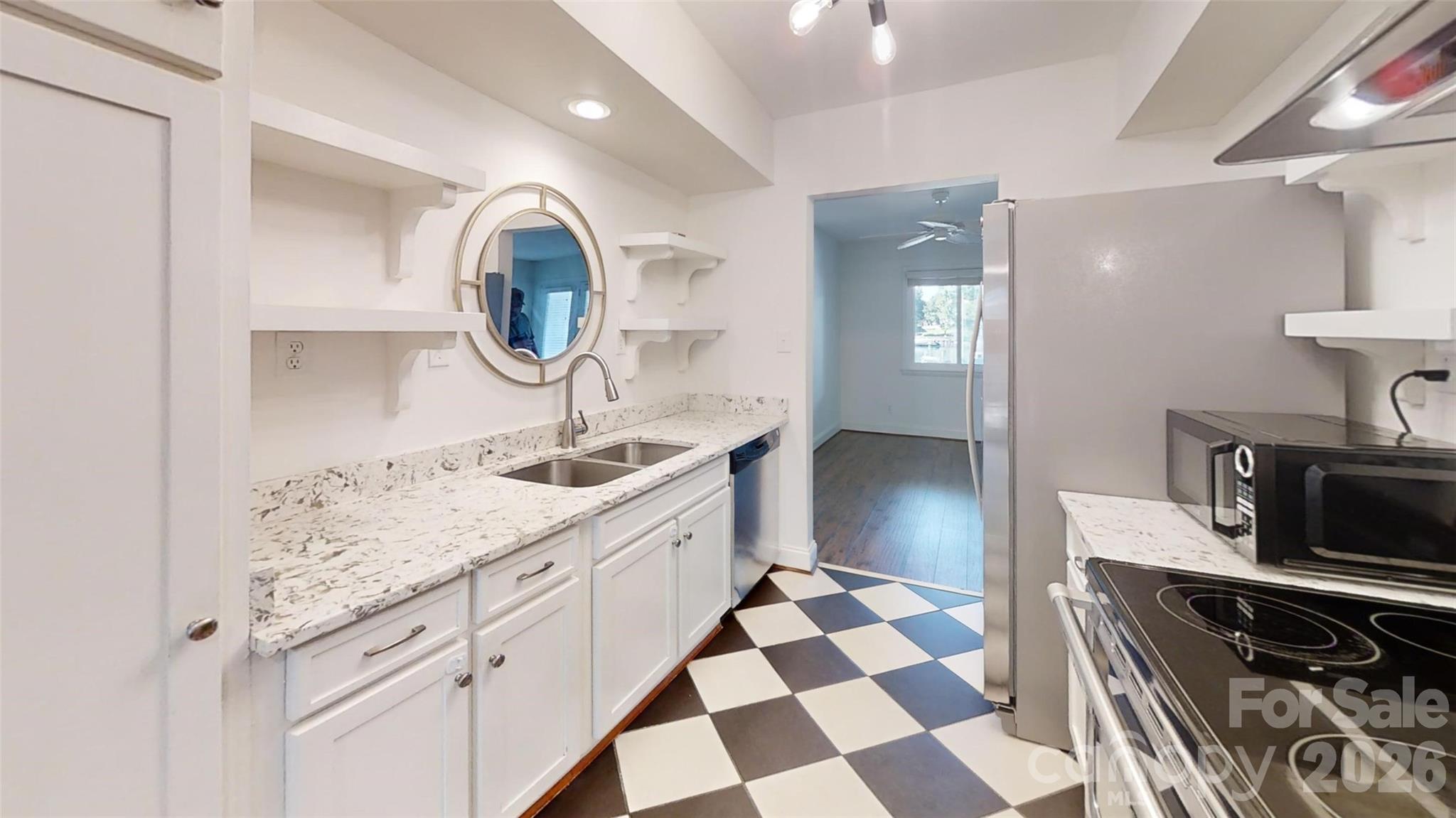 8014 Westcape Drive Property Photo 13
