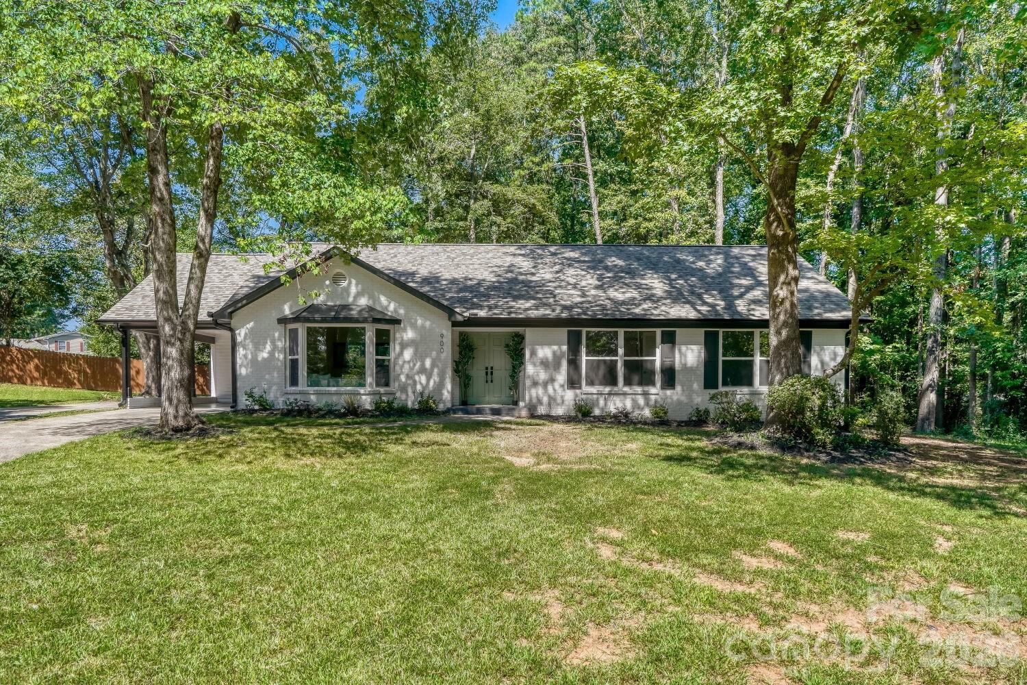 900 Burtonwood Circle Property Photo 1