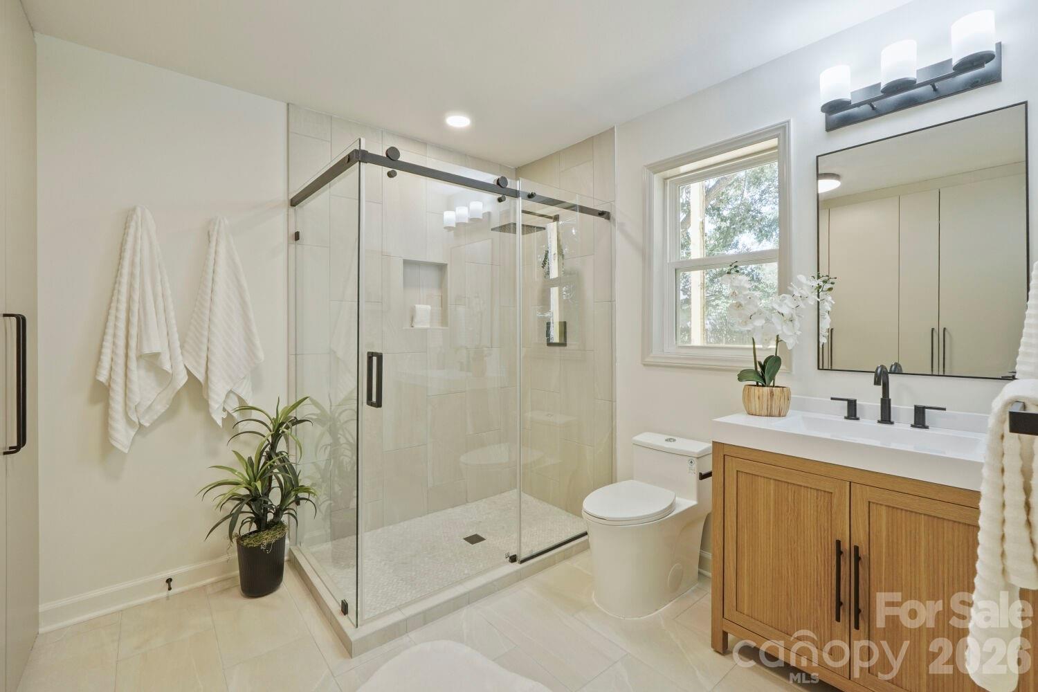 900 Burtonwood Circle Property Photo 4