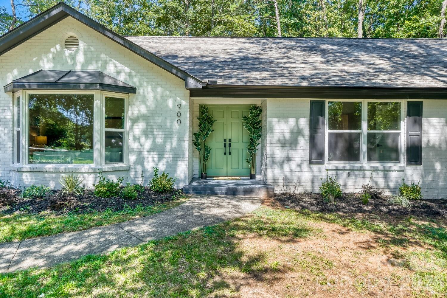 900 Burtonwood Circle Property Photo 8