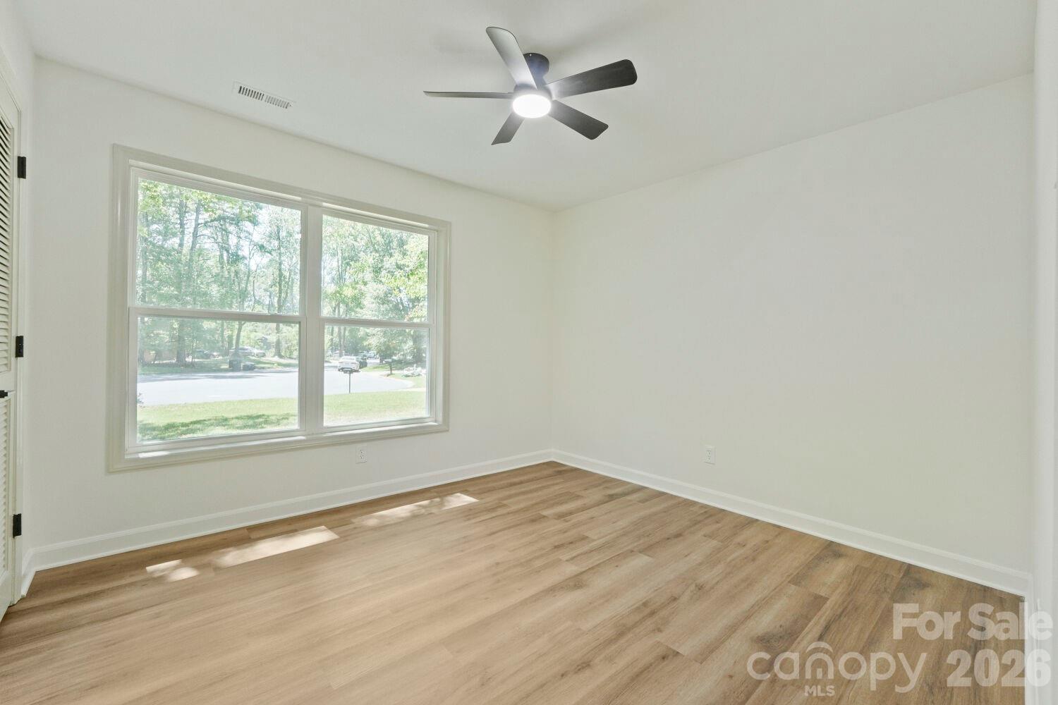 900 Burtonwood Circle Property Photo 28