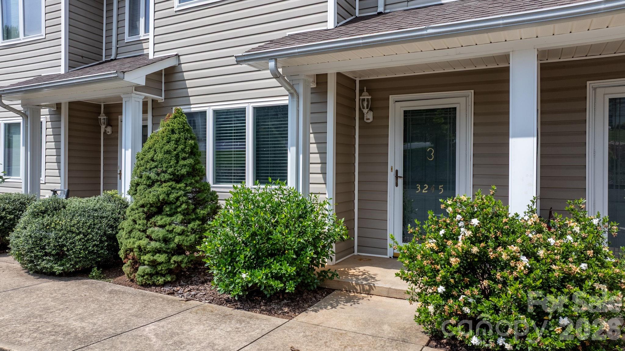 3245 White Oak Court Property Photo 2