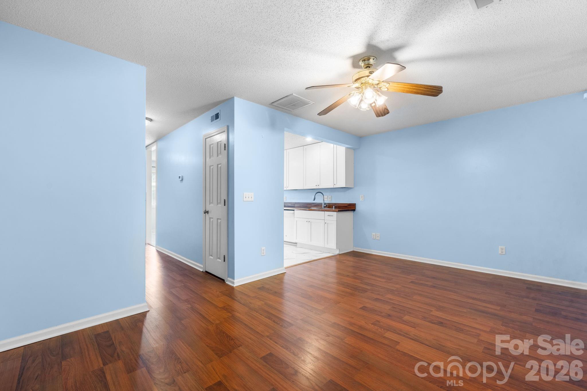 3245 White Oak Court Property Photo 6