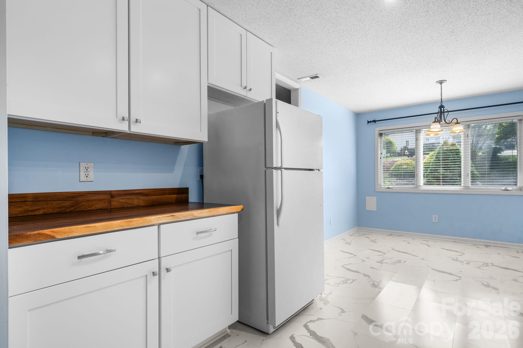 3245 White Oak Court Property Photo 8