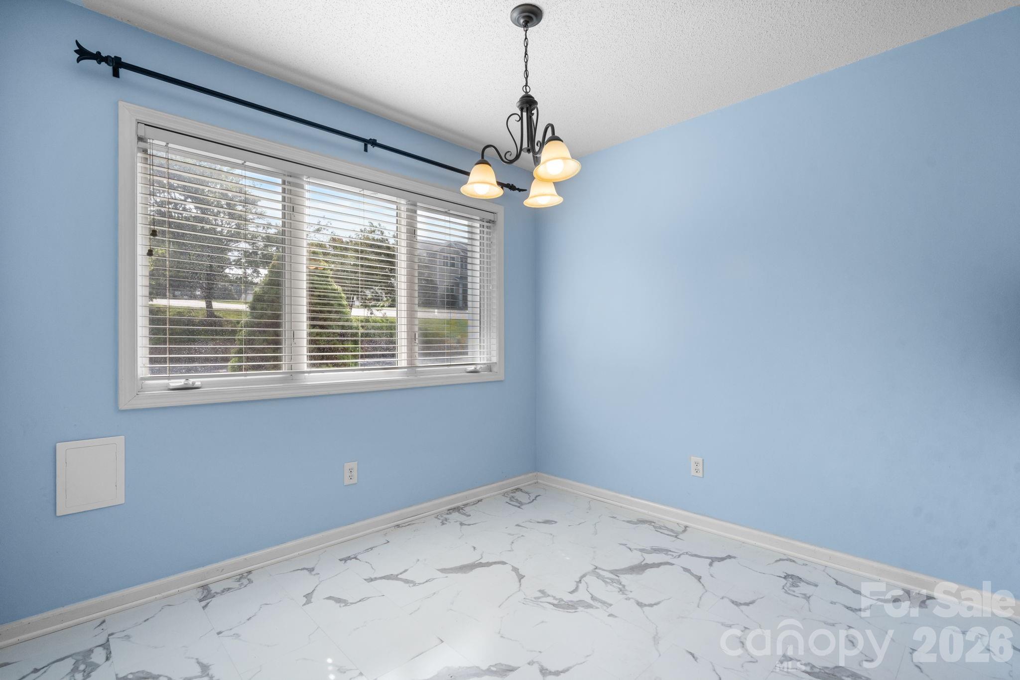3245 White Oak Court Property Photo 10
