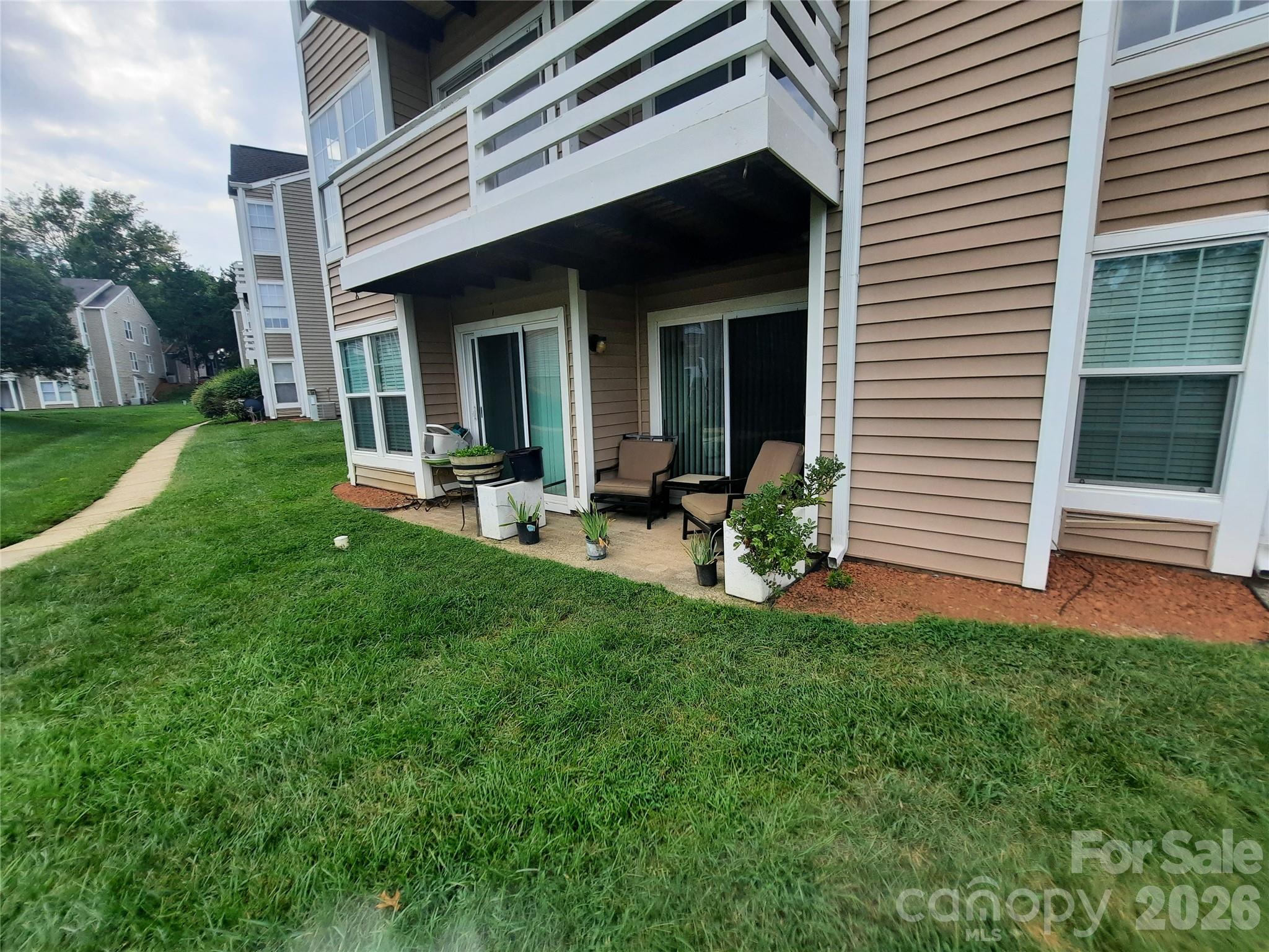 9621 Vinca Circle Property Photo 2