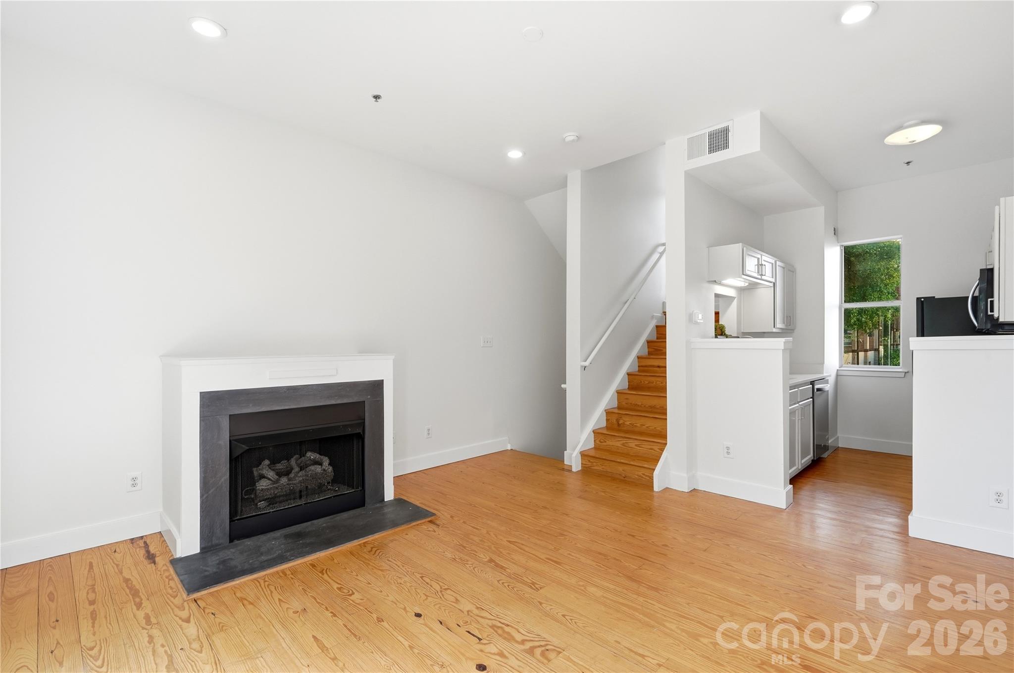 2090 Atherton Heights Lane Property Photo 1