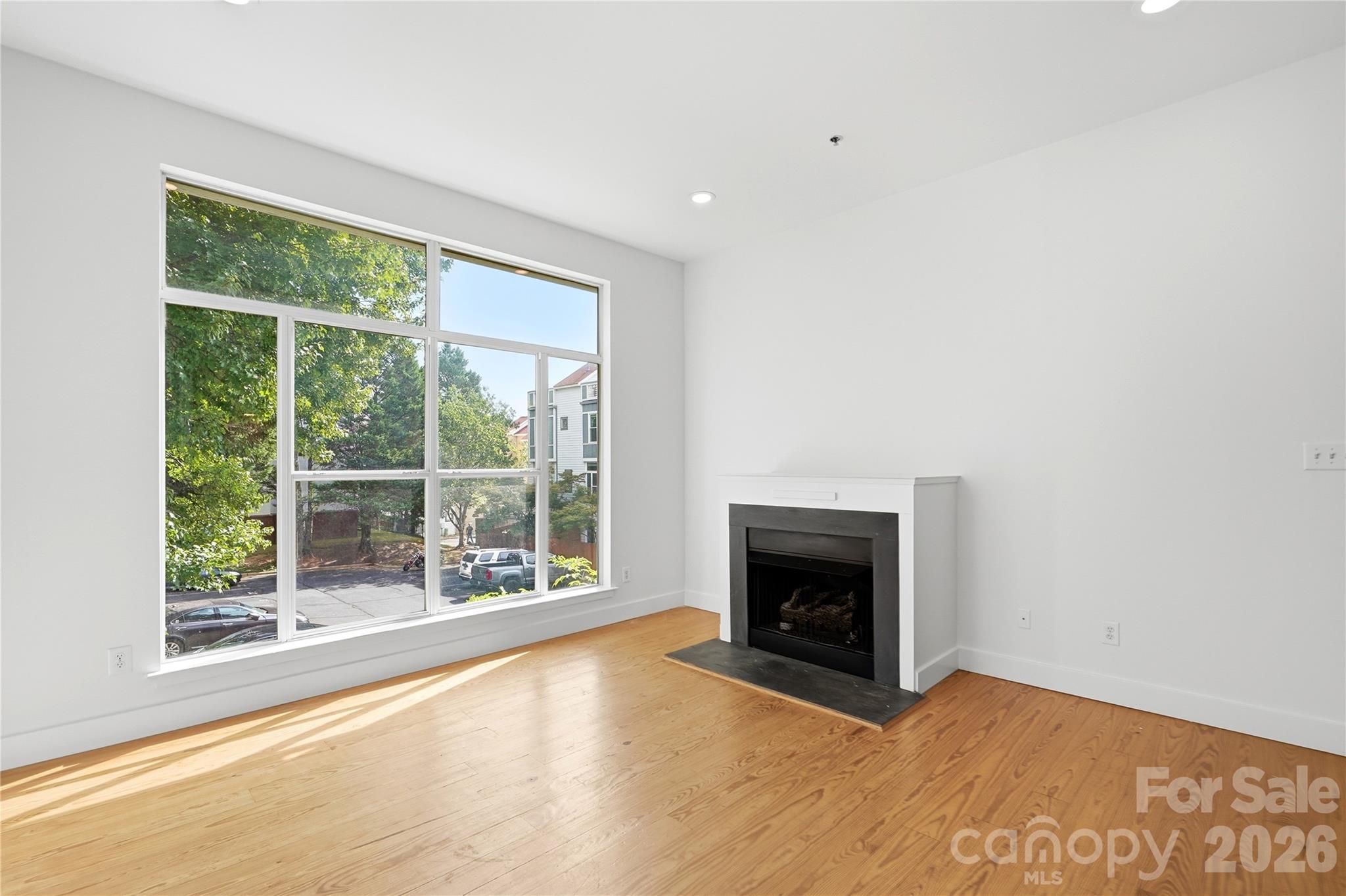 2090 Atherton Heights Lane Property Photo 3