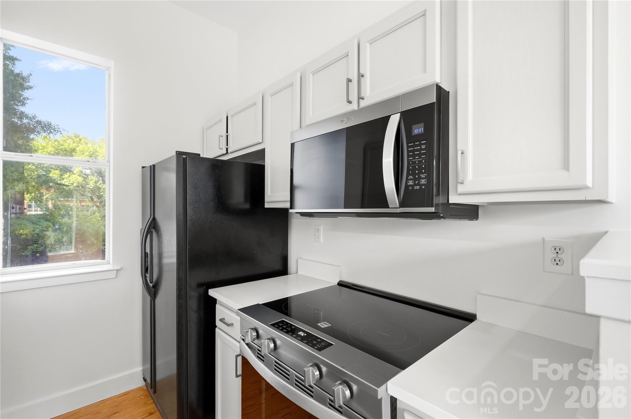 2090 Atherton Heights Lane Property Photo 5