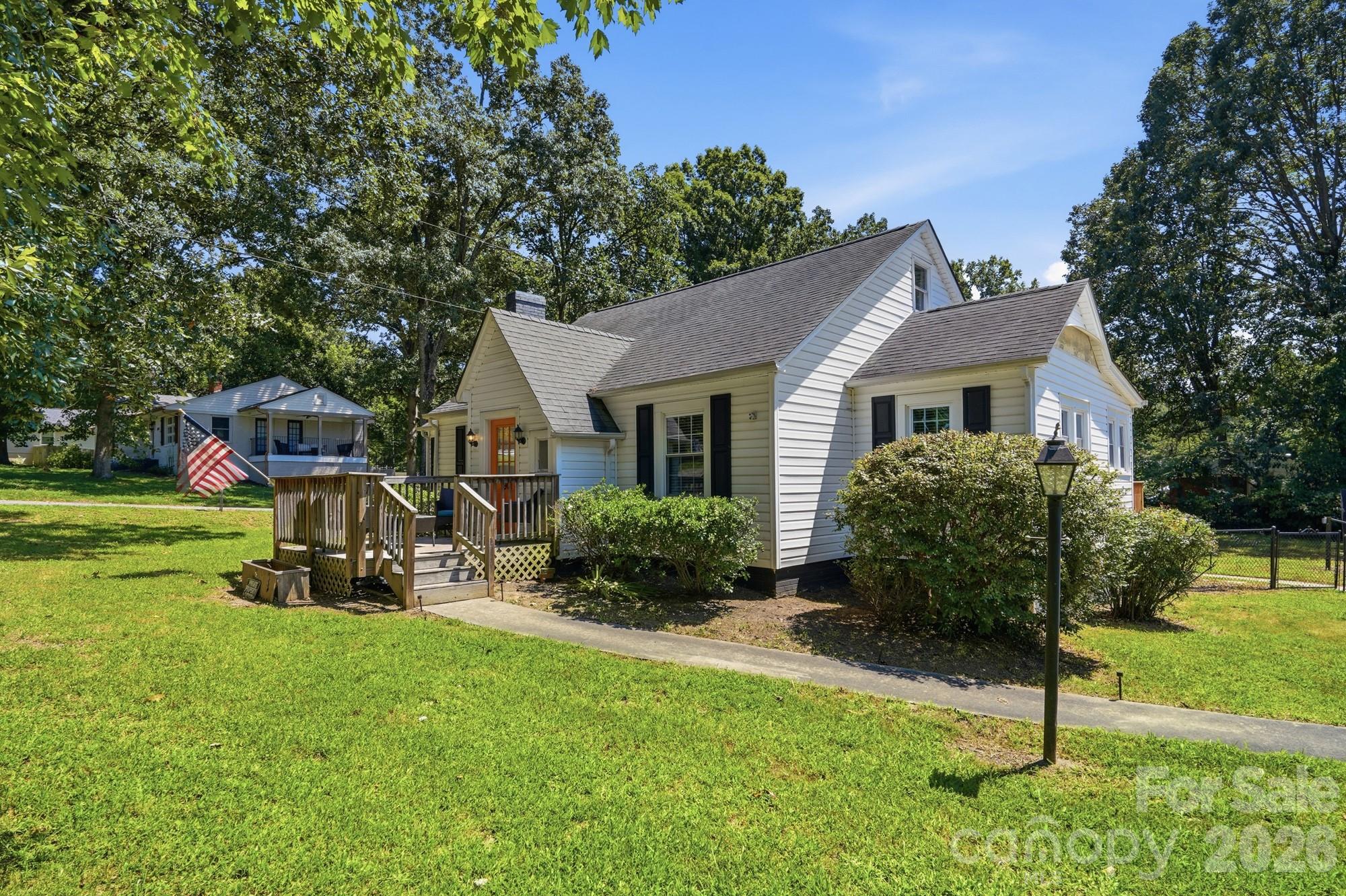 1901 Linwood Road Property Photo 1