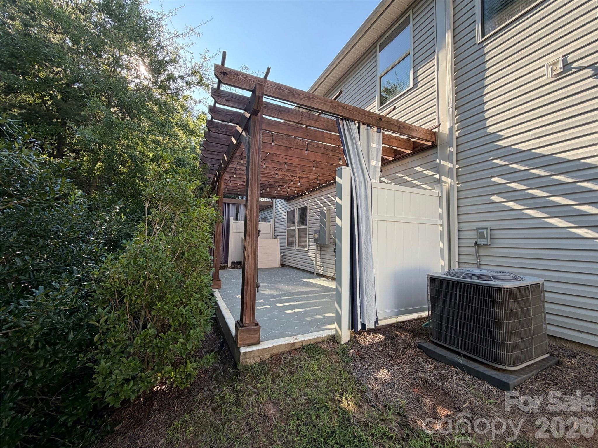 619 Samet Street Property Photo 5