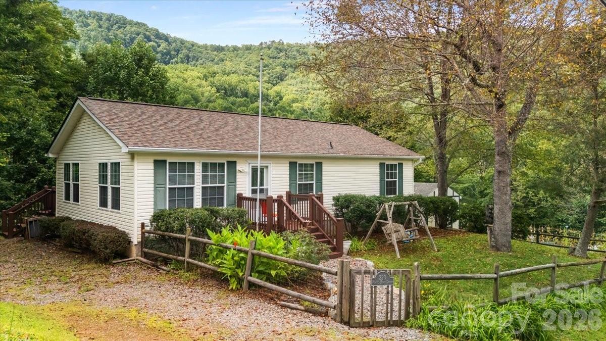 220 Powderhorn Drive Property Photo 2