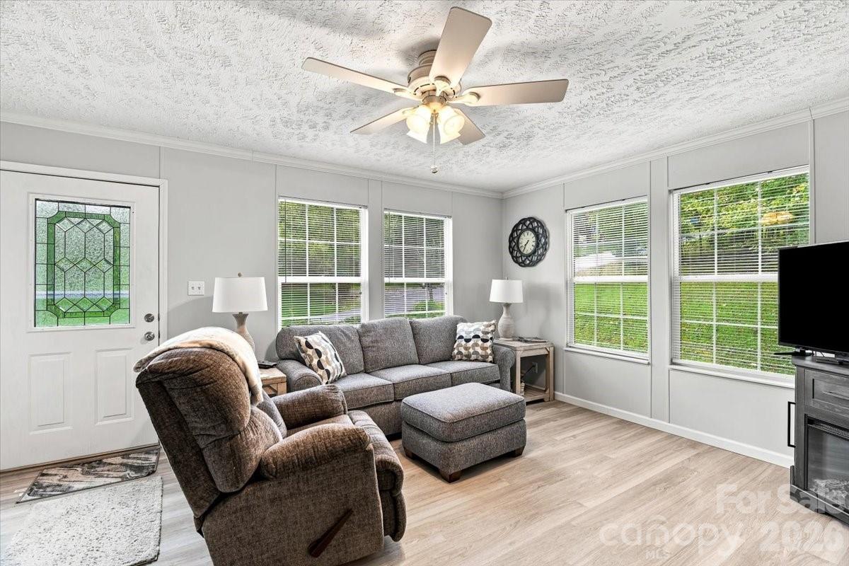 220 Powderhorn Drive Property Photo 4