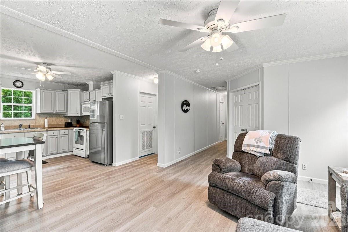 220 Powderhorn Drive Property Photo 6