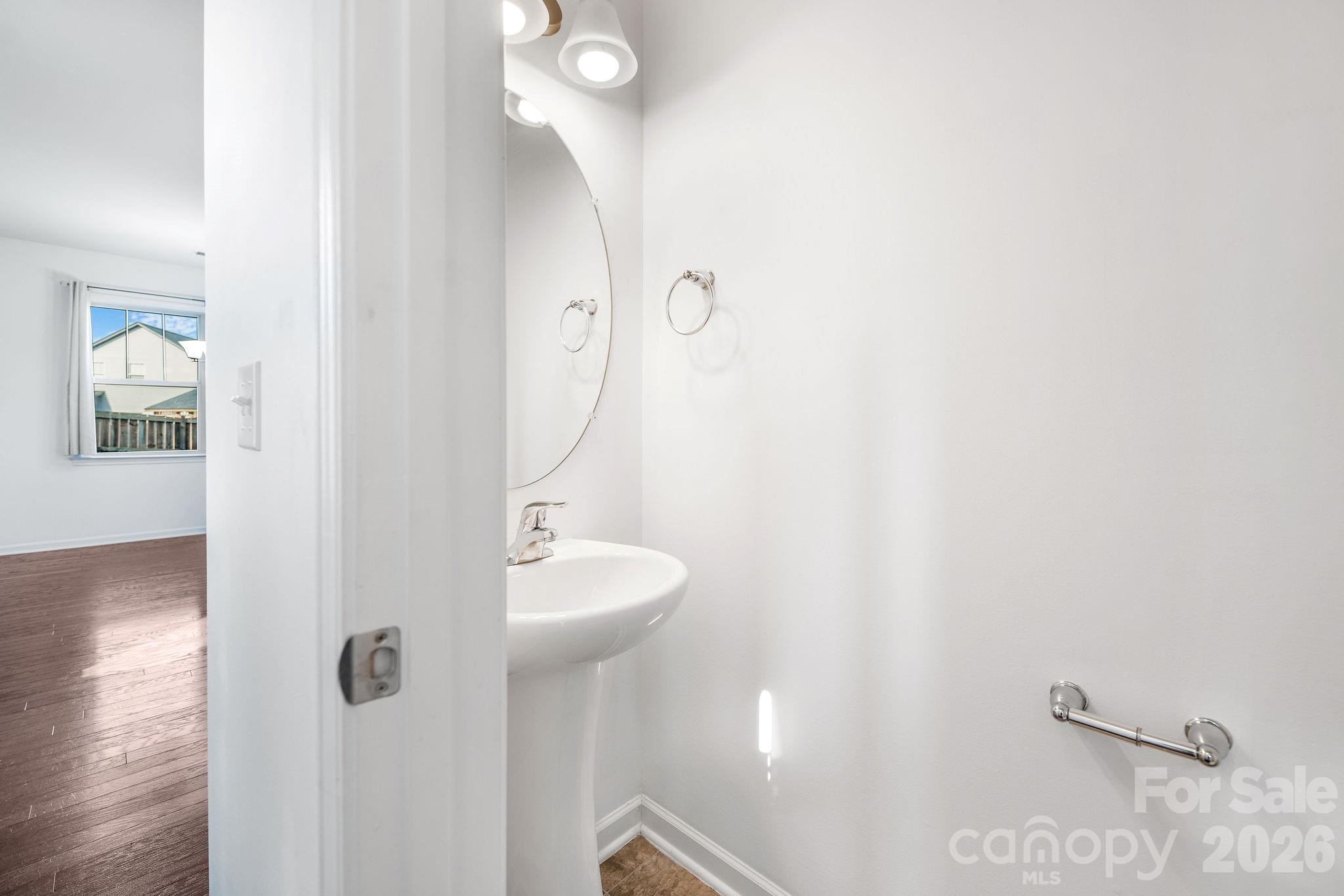 738 Cardwell Lane Property Photo 8