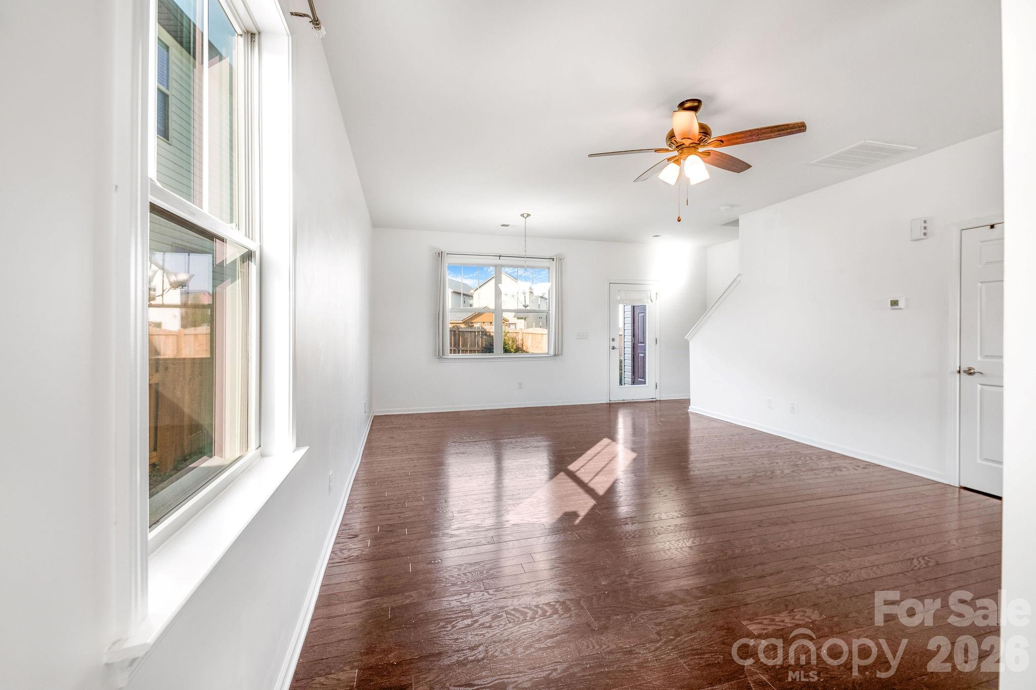 738 Cardwell Lane Property Photo 9