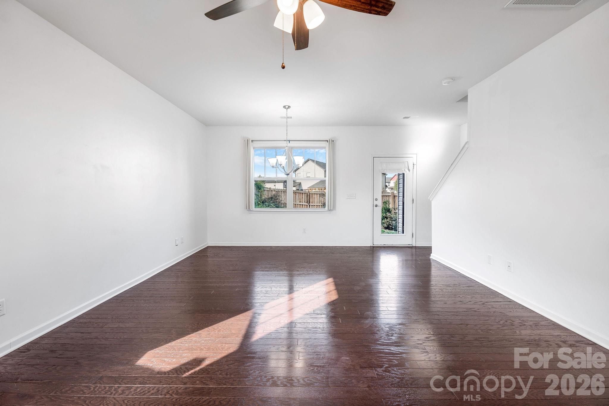 738 Cardwell Lane Property Photo 10