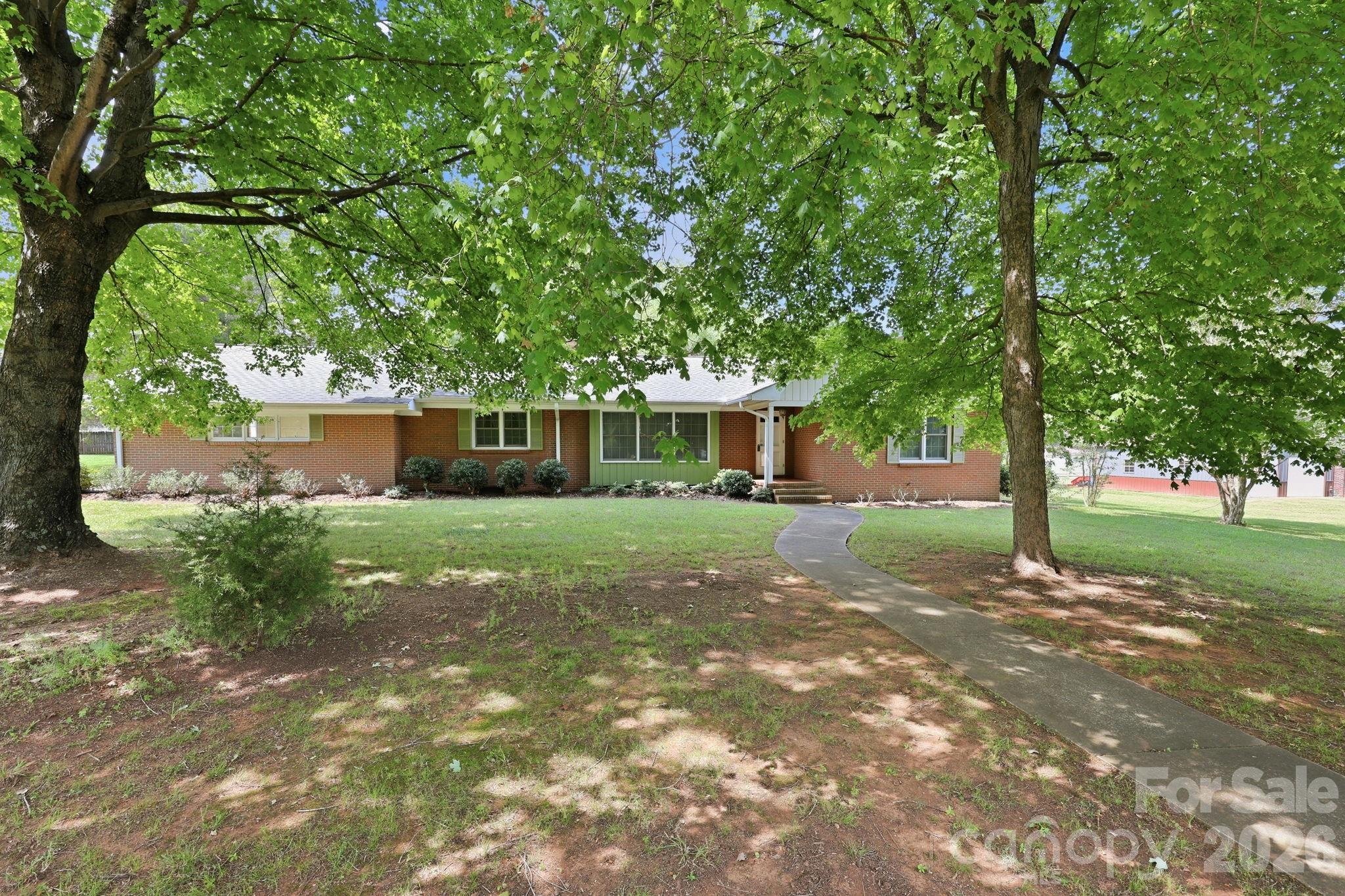 215 E Park Avenue Property Photo 3
