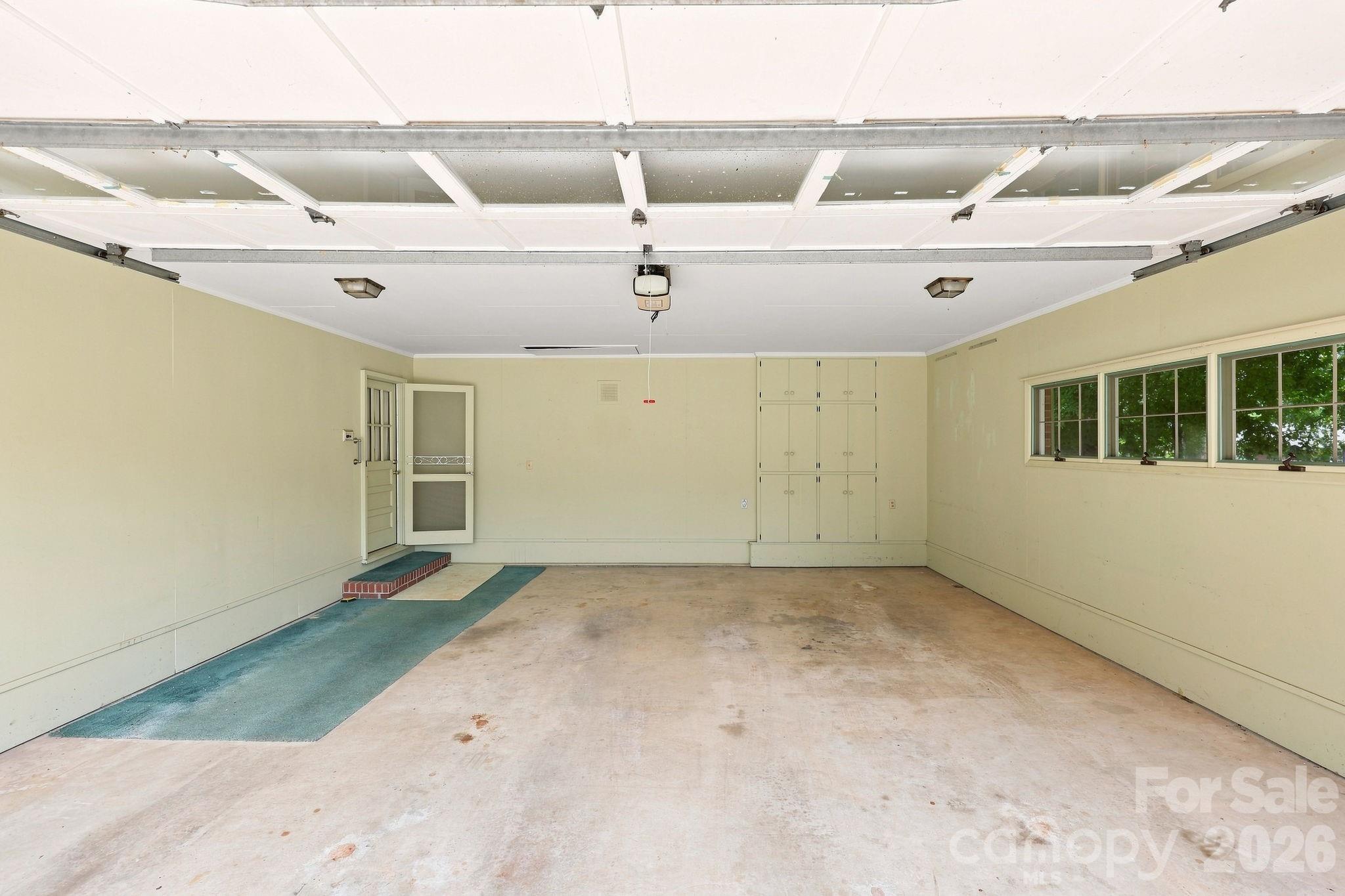 215 E Park Avenue Property Photo 12