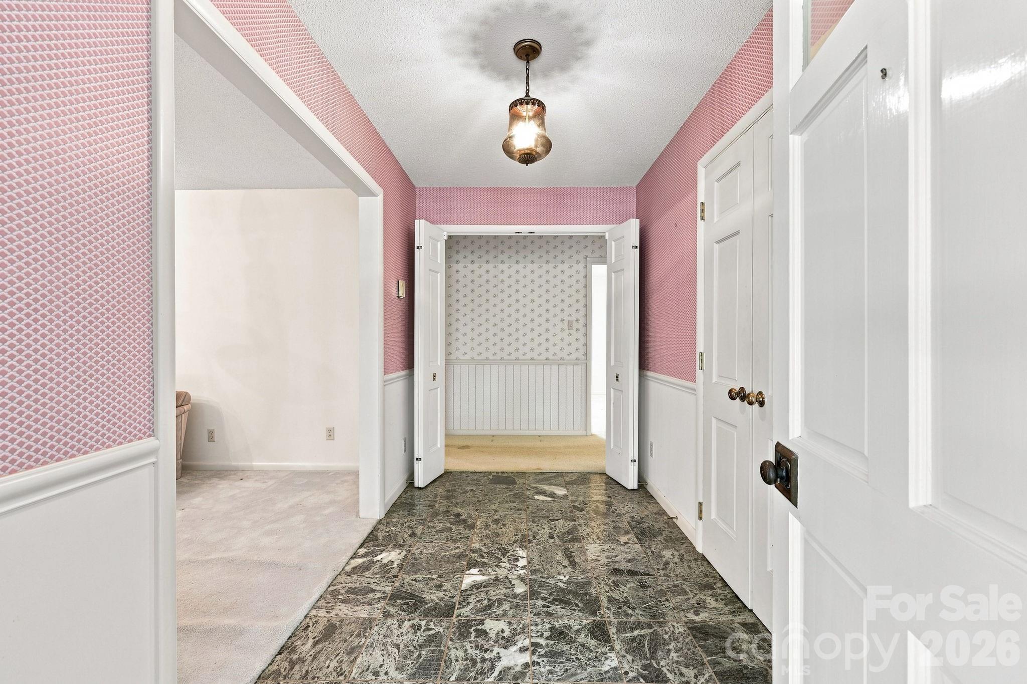 215 E Park Avenue Property Photo 18