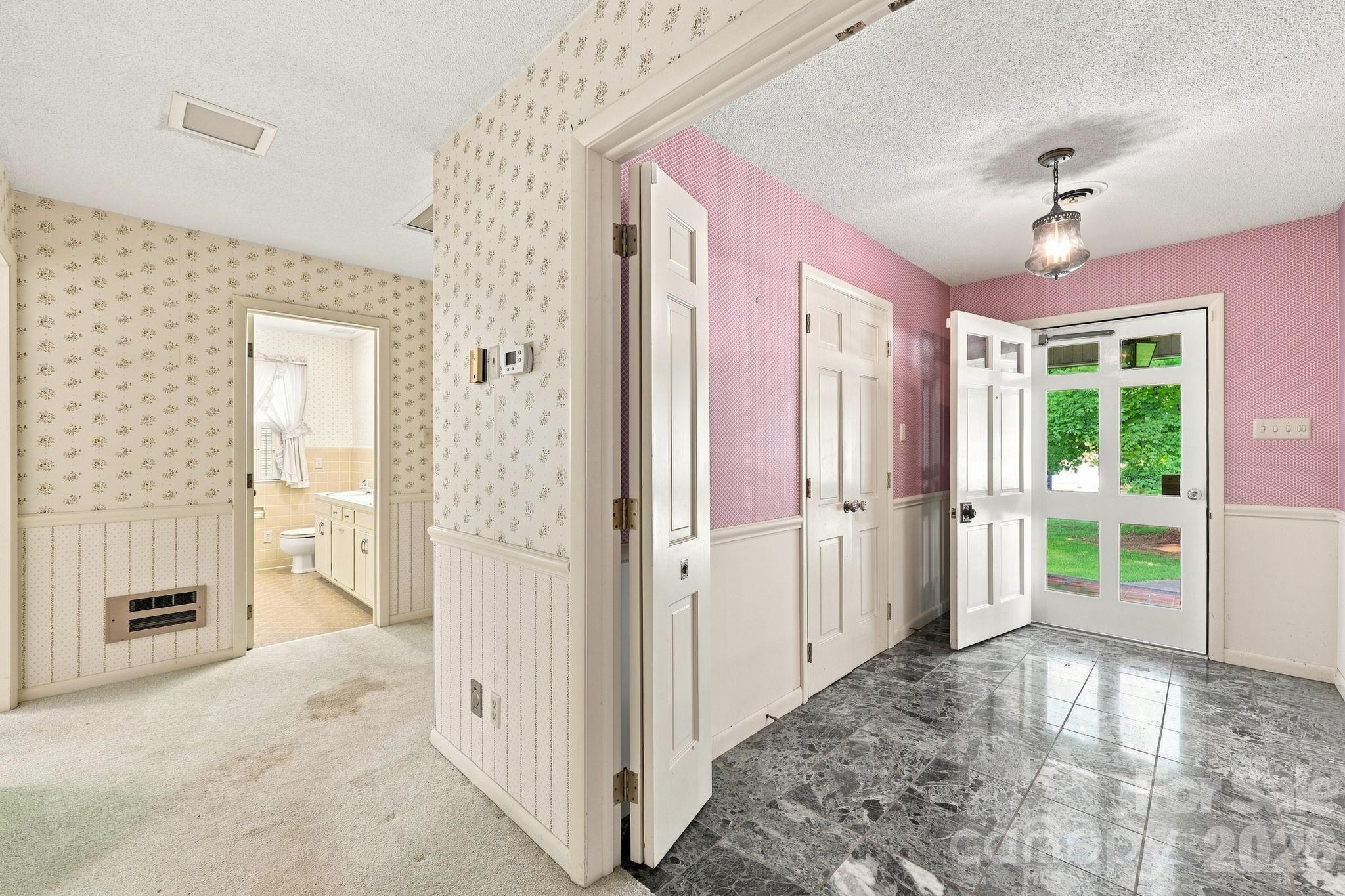 215 E Park Avenue Property Photo 19