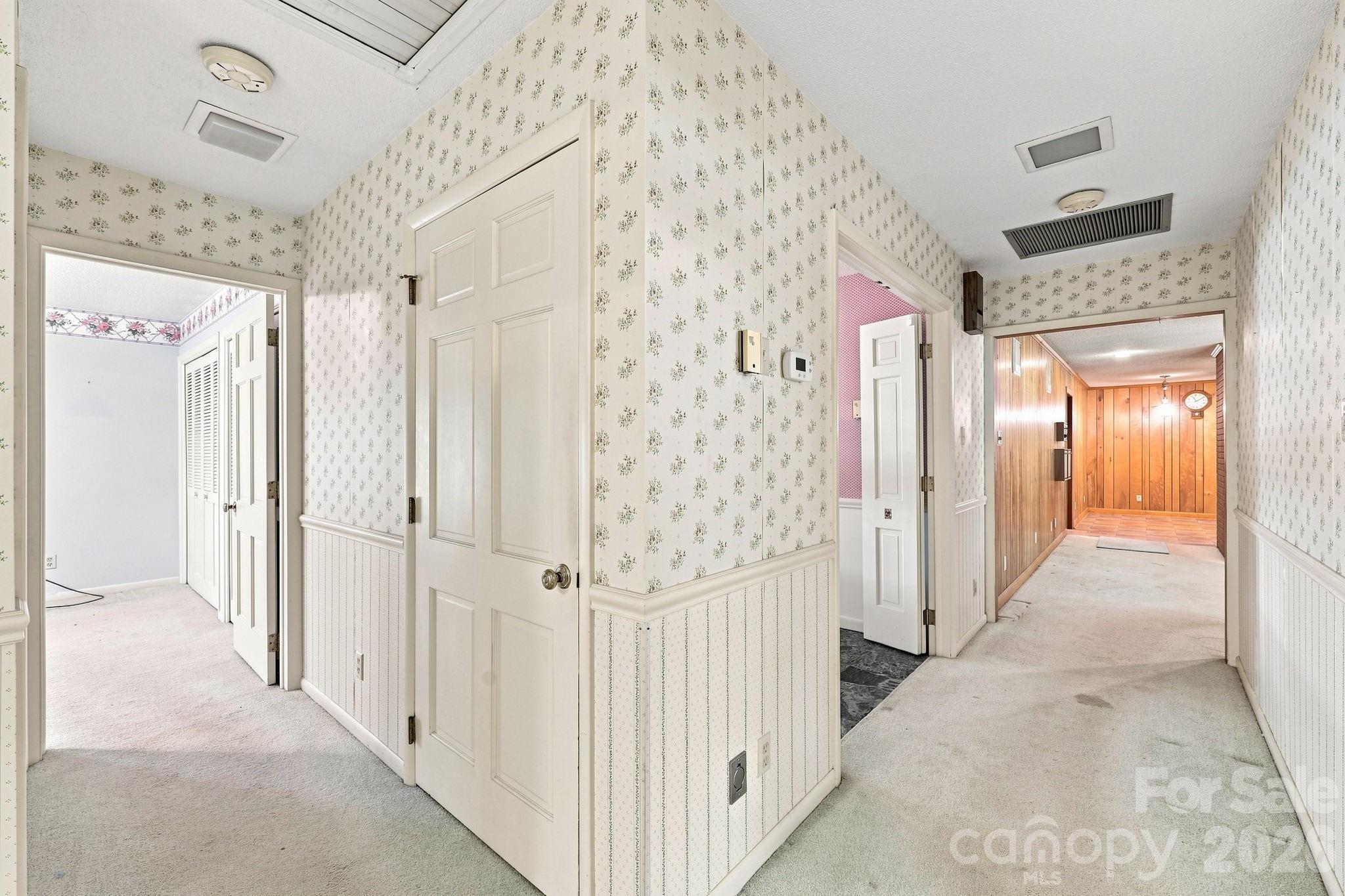 215 E Park Avenue Property Photo 22
