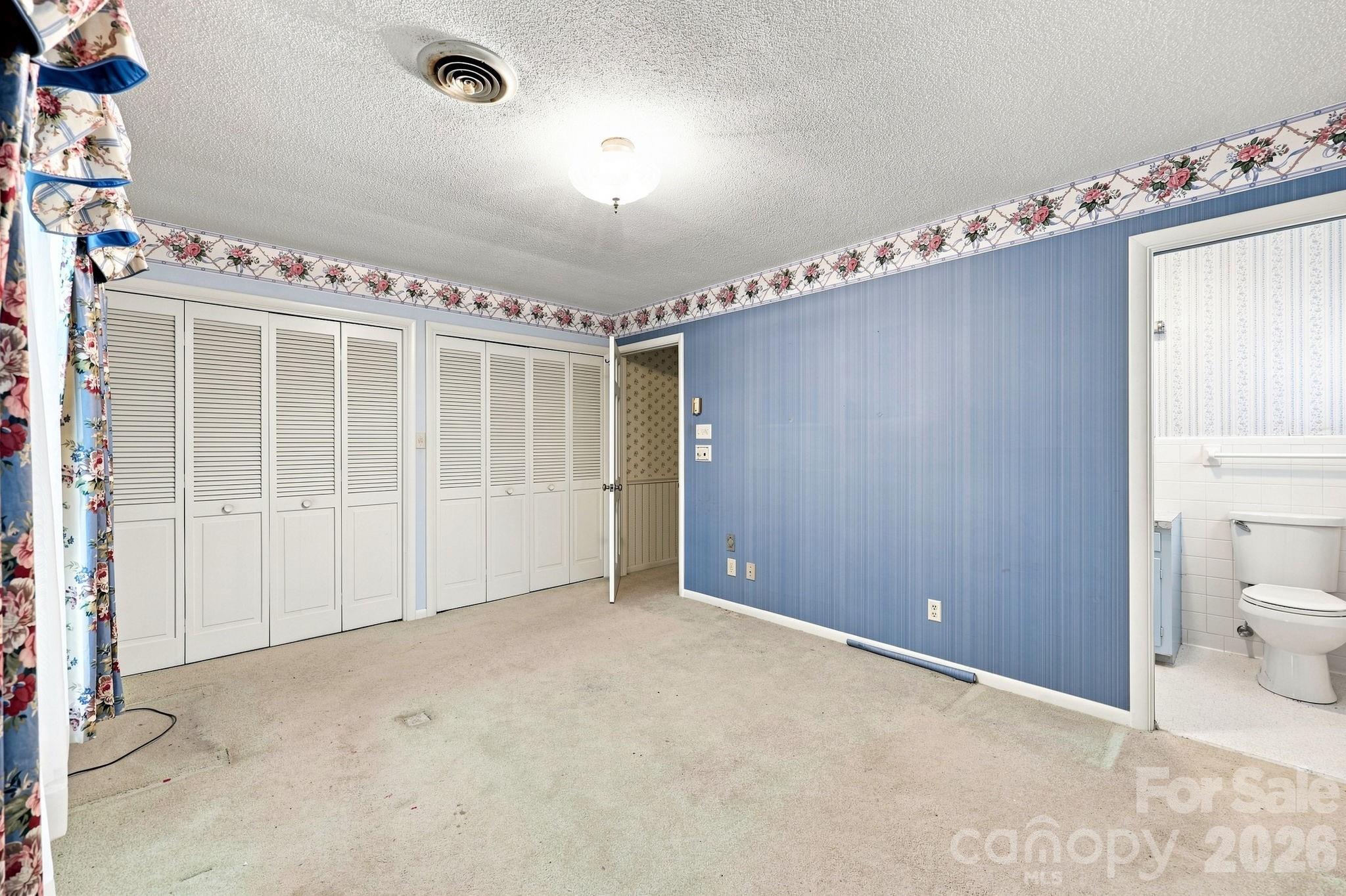 215 E Park Avenue Property Photo 24