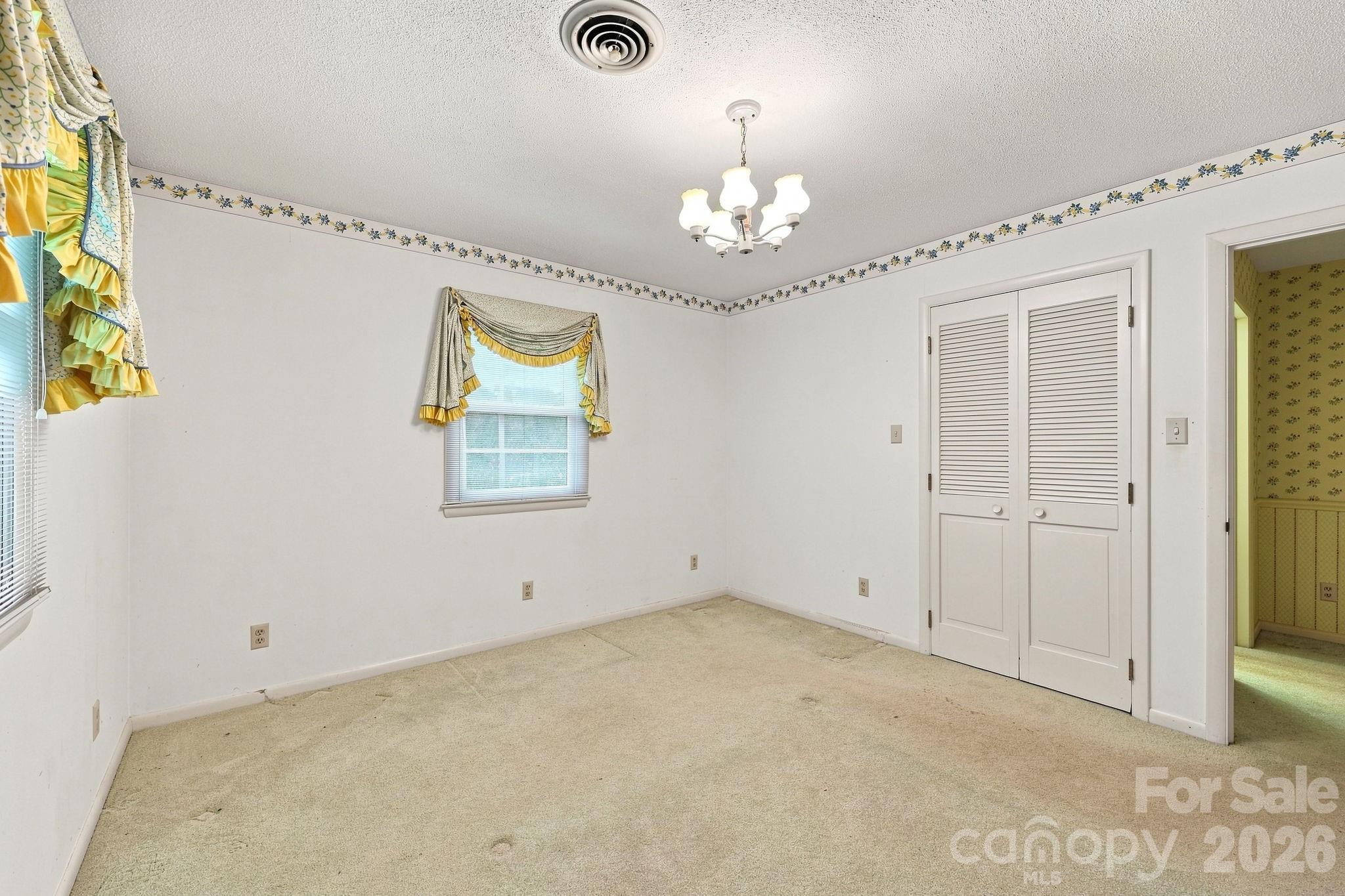 215 E Park Avenue Property Photo 27