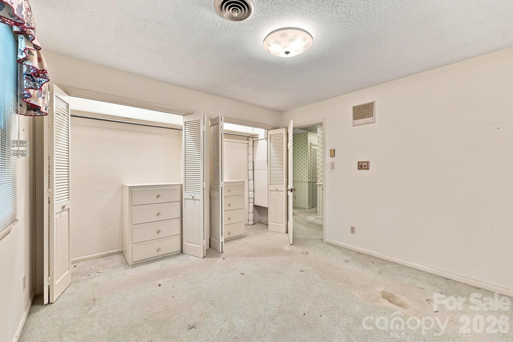 215 E Park Avenue Property Photo 28