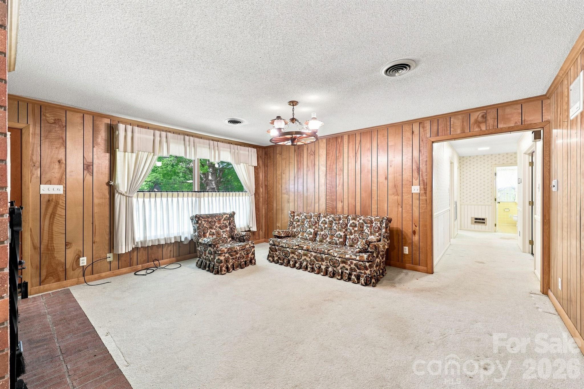 215 E Park Avenue Property Photo 31