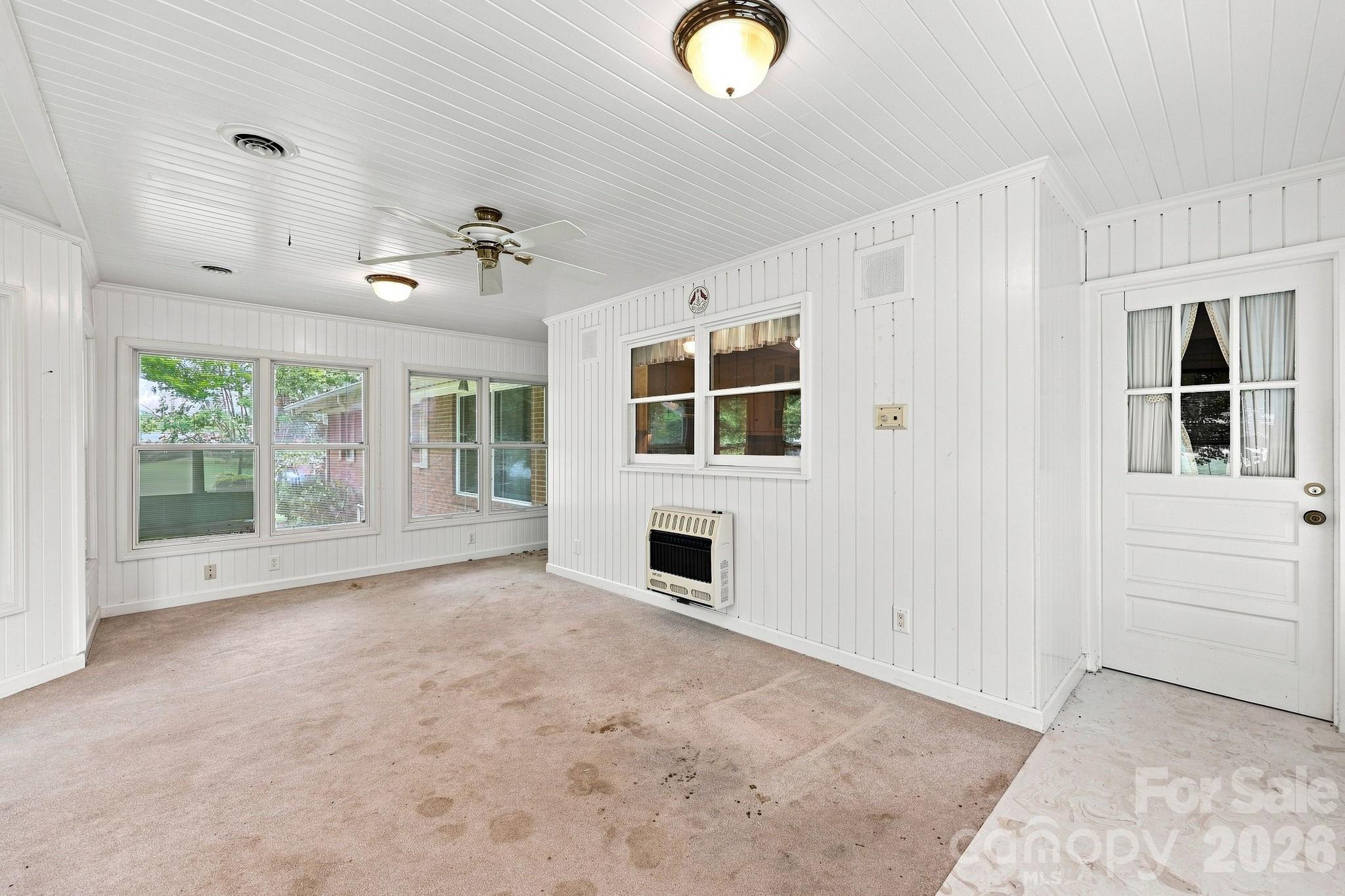 215 E Park Avenue Property Photo 33