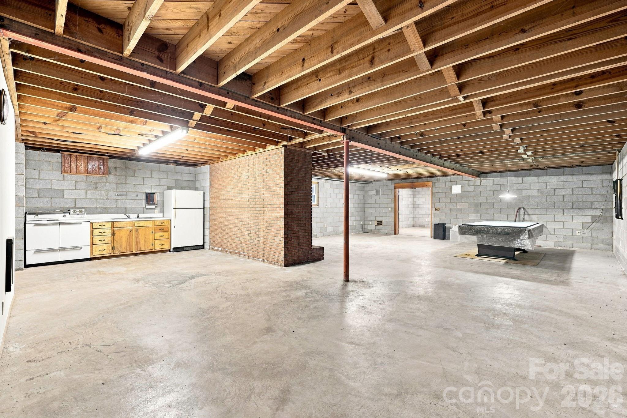 215 E Park Avenue Property Photo 40