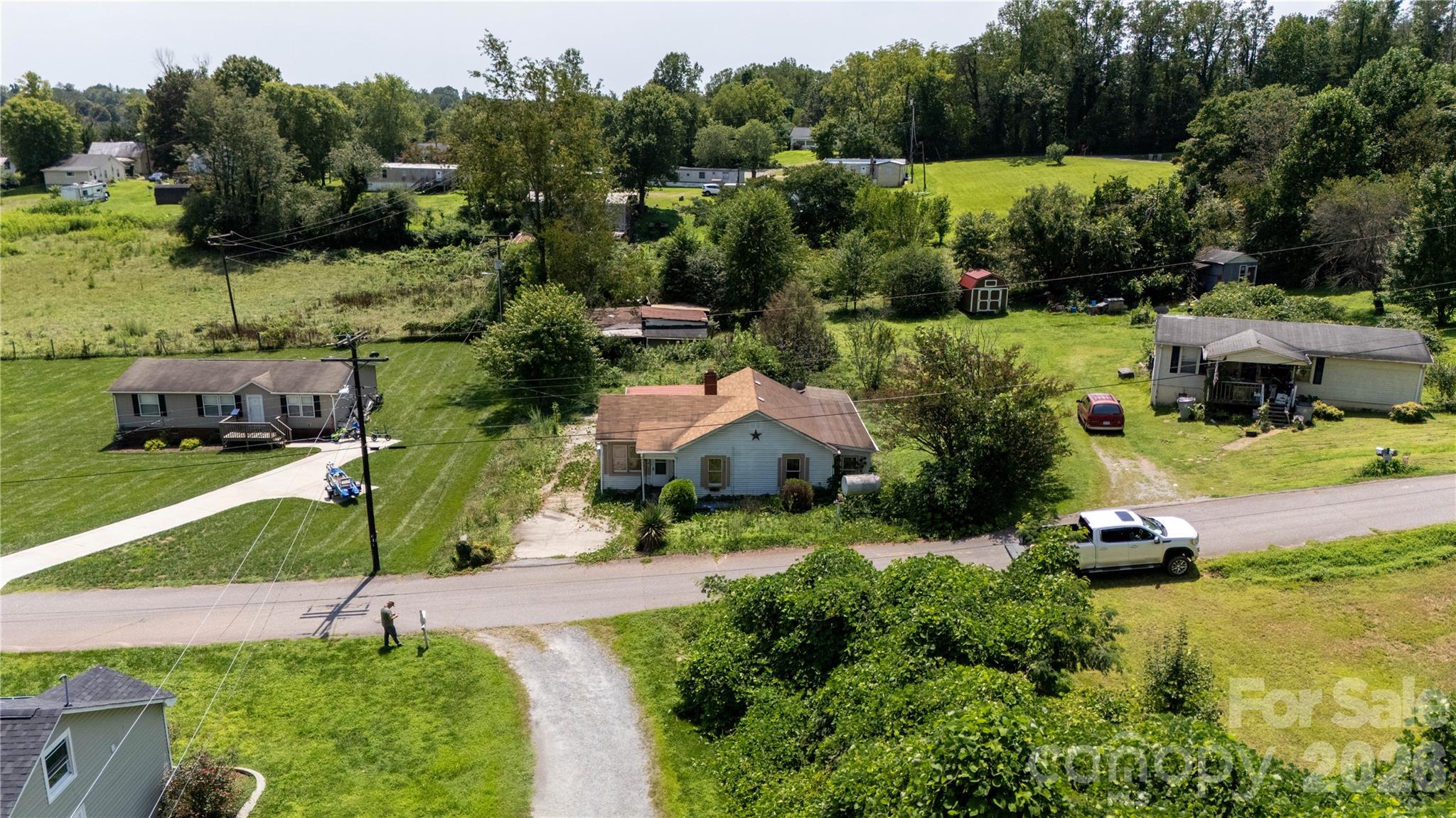 1327 Boxwood Place Property Photo 9