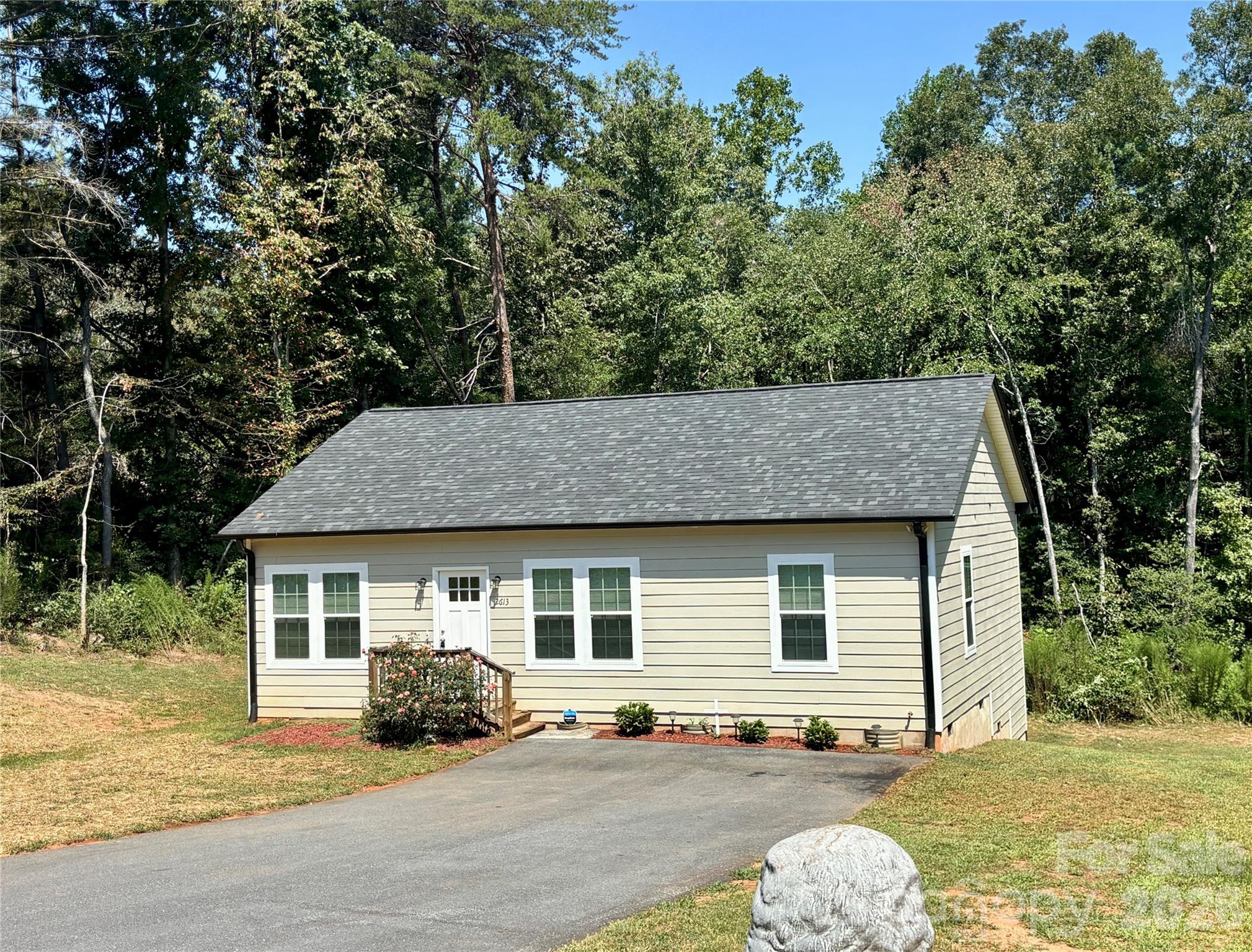 2613 Lynn Mountain Road Property Photo 1