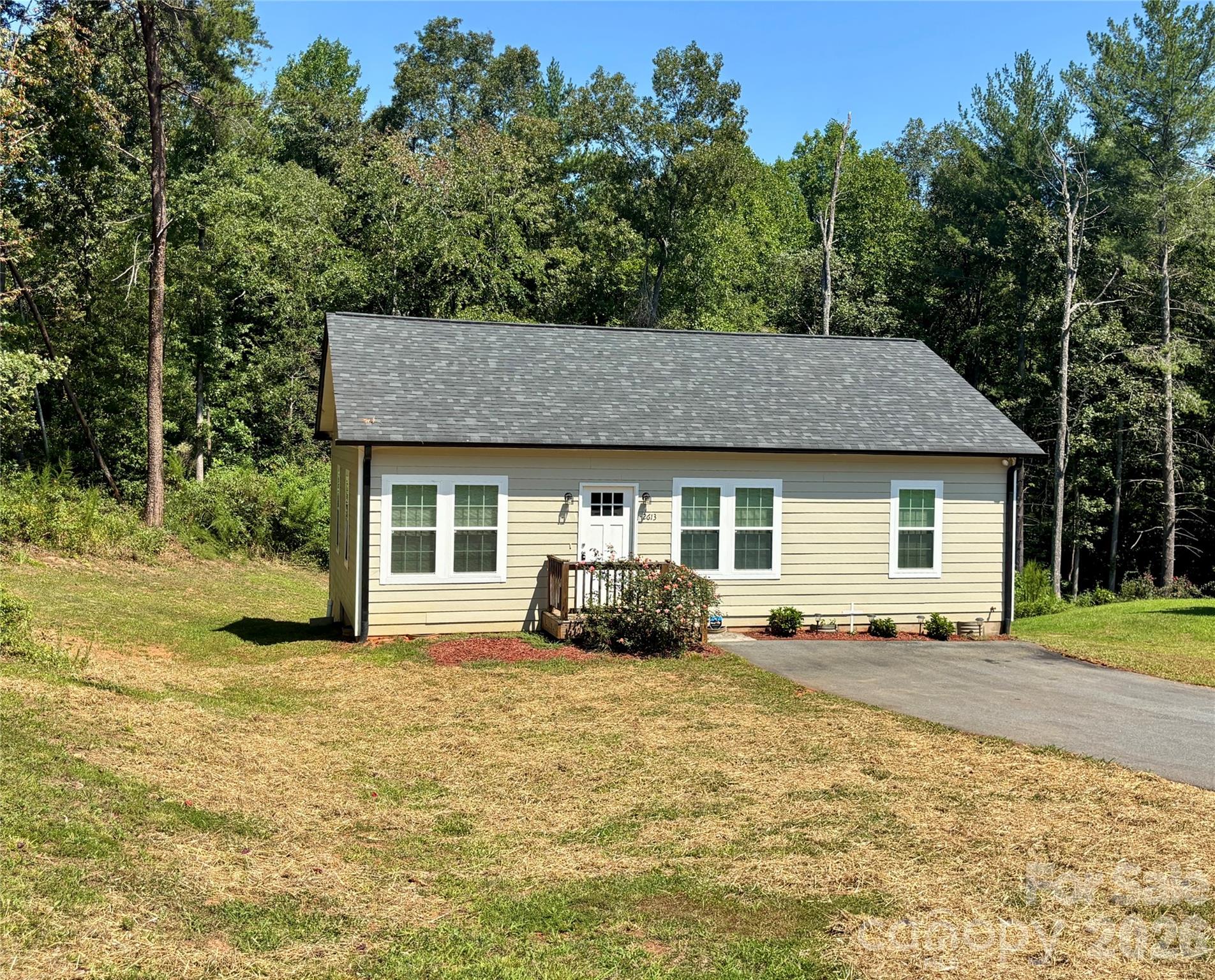 2613 Lynn Mountain Road Property Photo 2