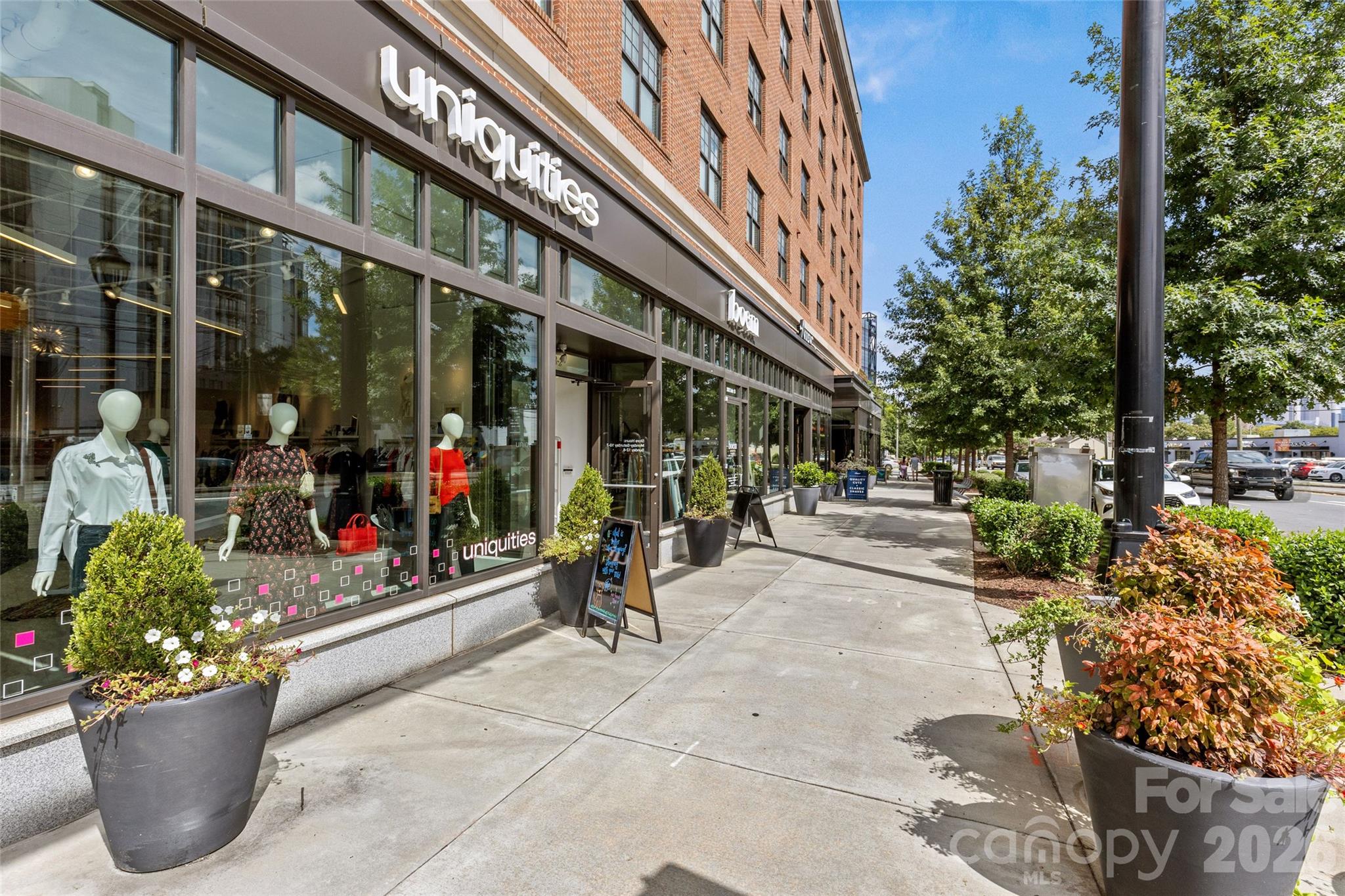 512 Olmsted Park Place Property Photo 42