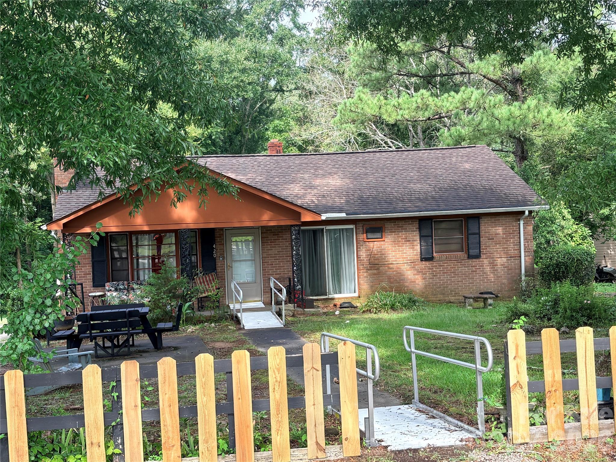 420 Hampton Road Property Photo 1