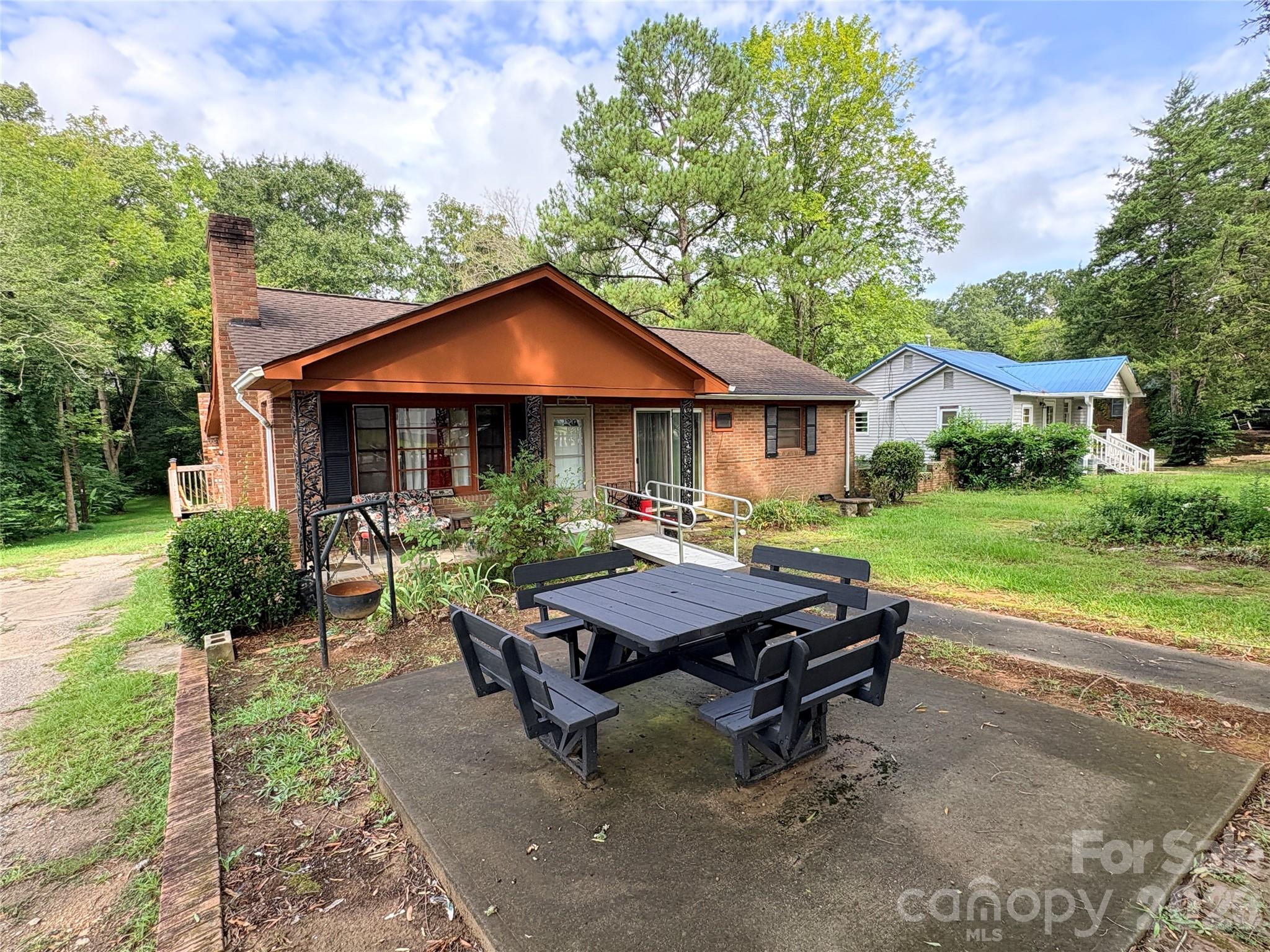 420 Hampton Road Property Photo 2