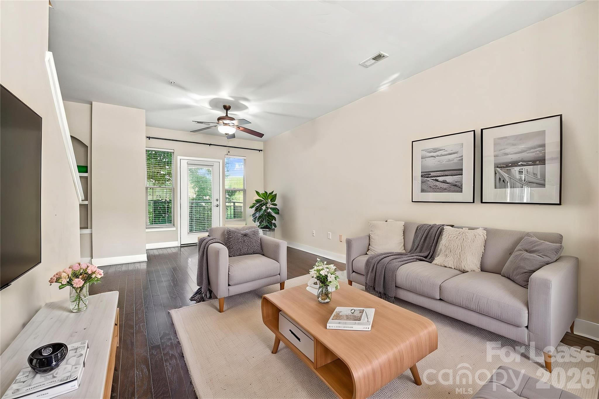 732 Seigle Point Drive Property Photo 1