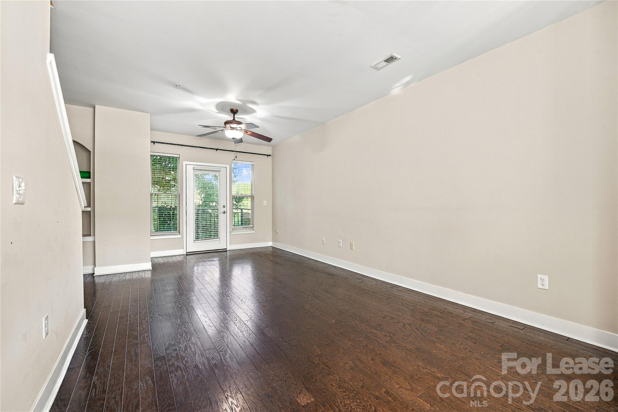 732 Seigle Point Drive Property Photo 2