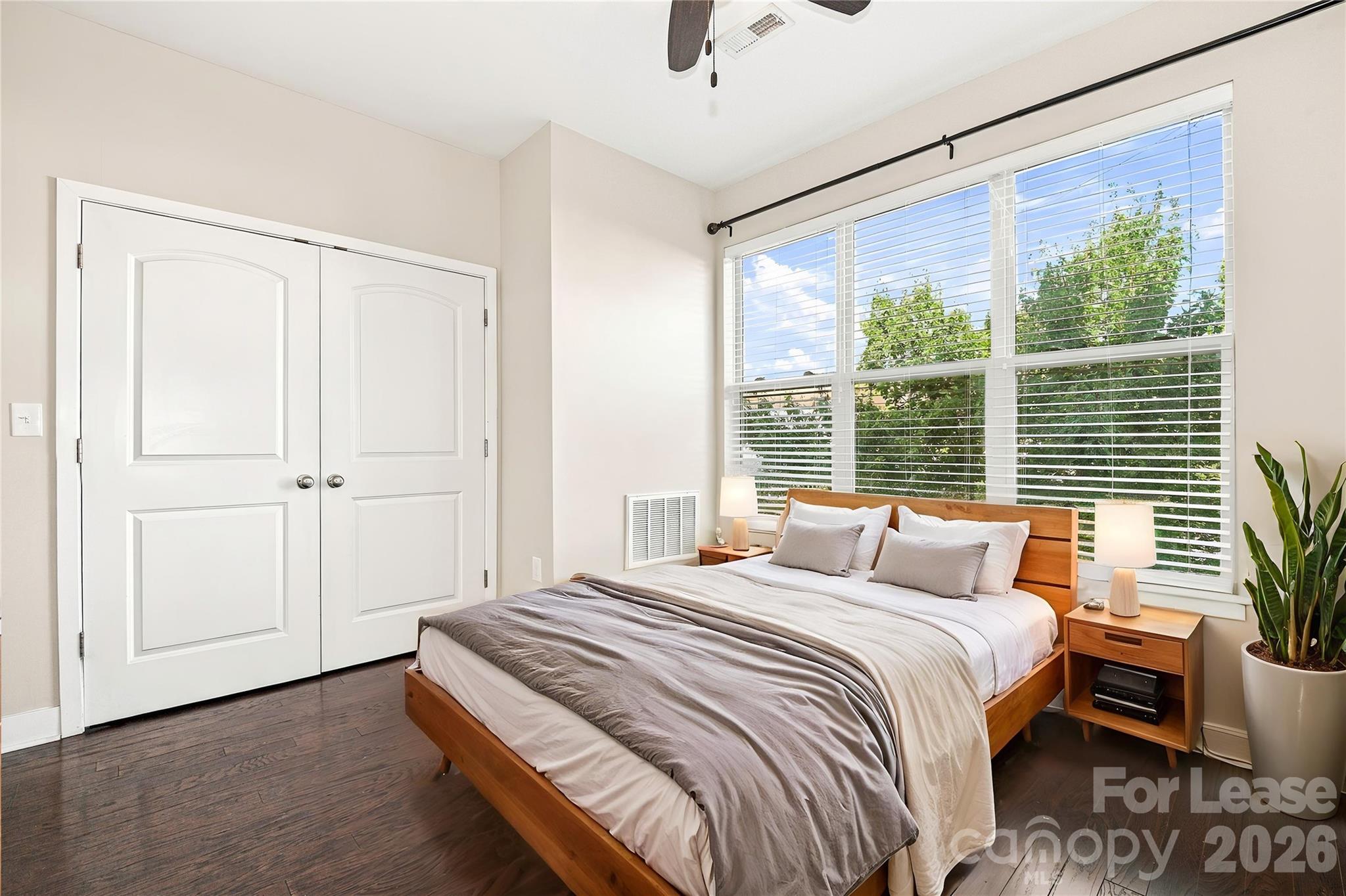 732 Seigle Point Drive Property Photo 4