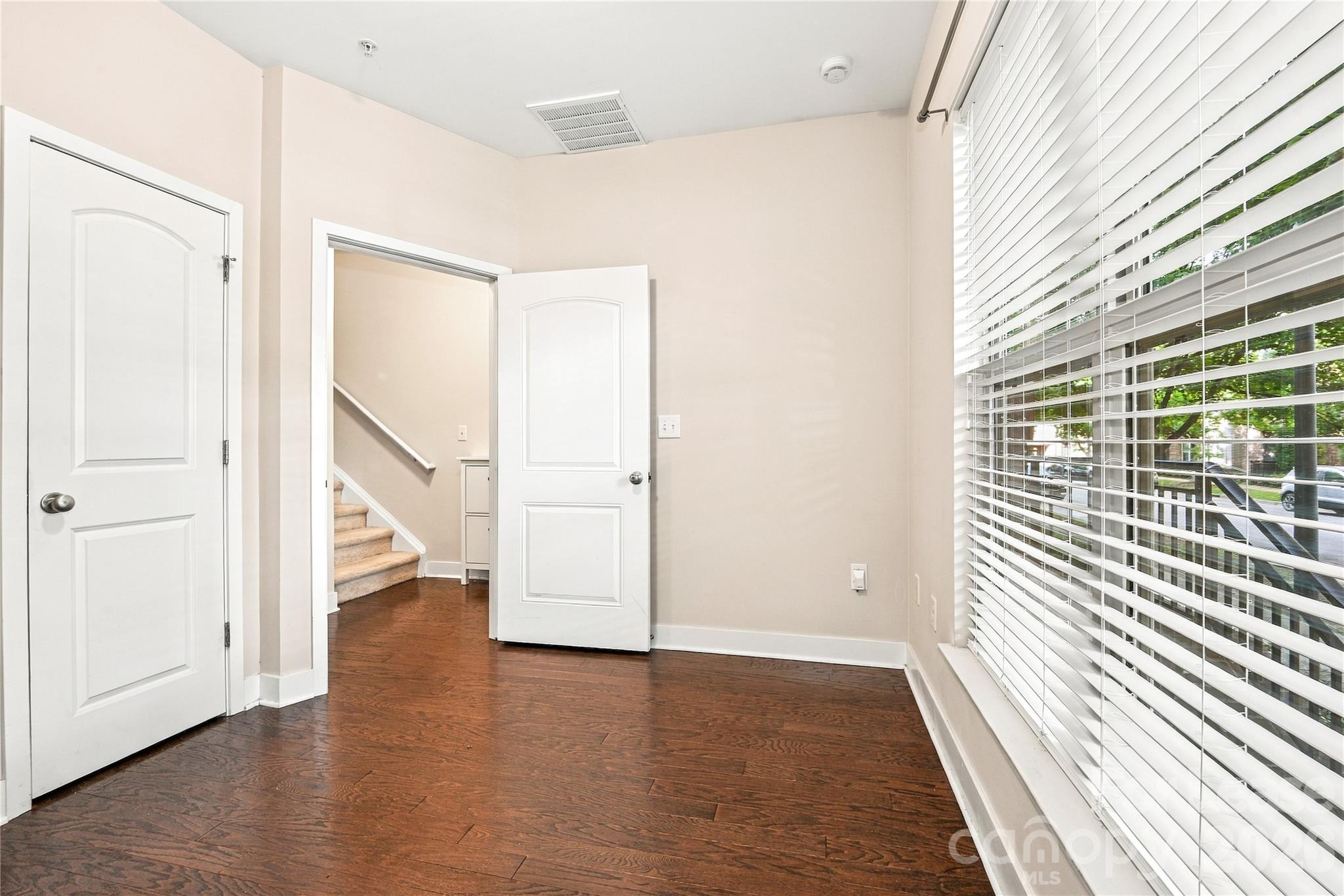 732 Seigle Point Drive Property Photo 12
