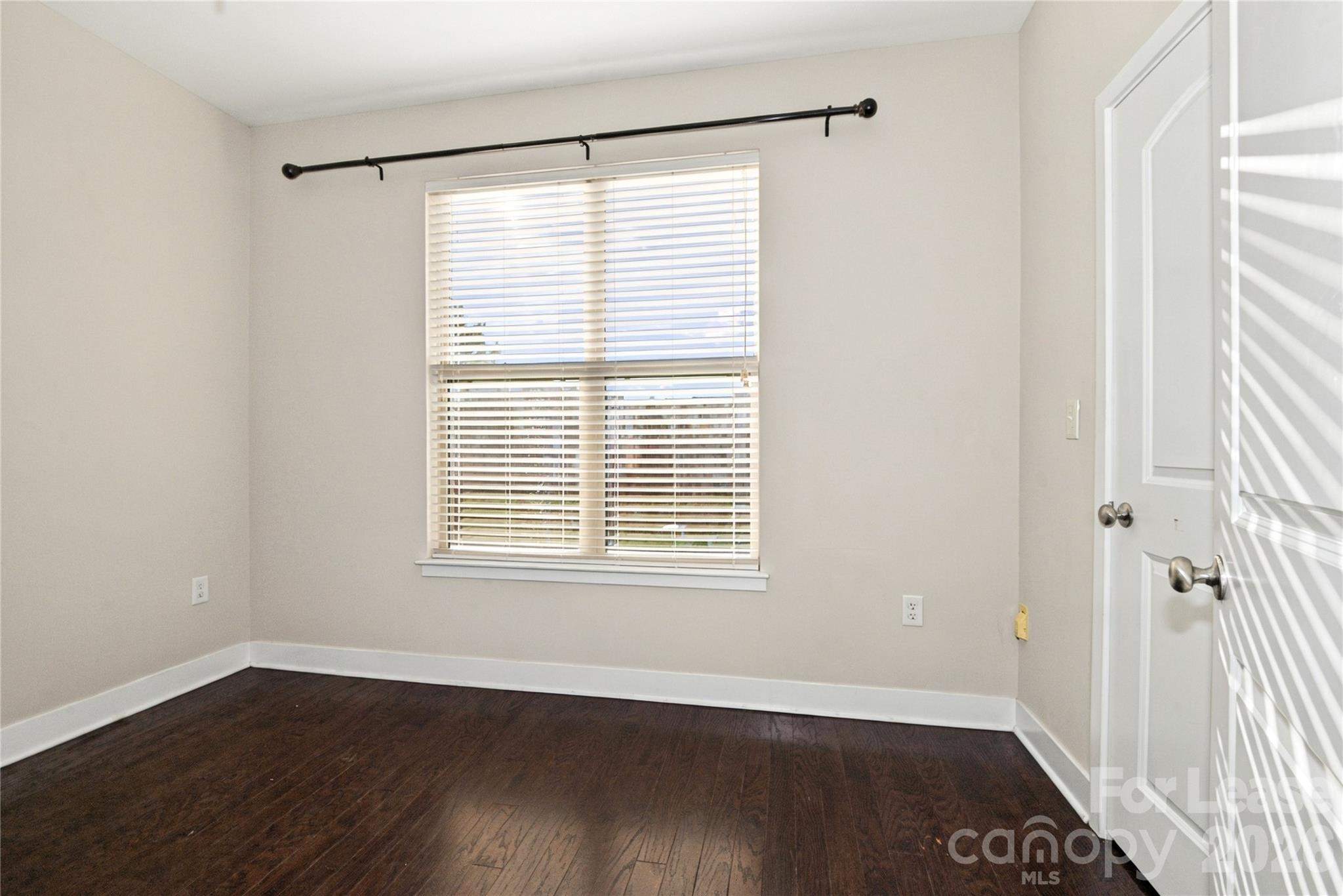 732 Seigle Point Drive Property Photo 13